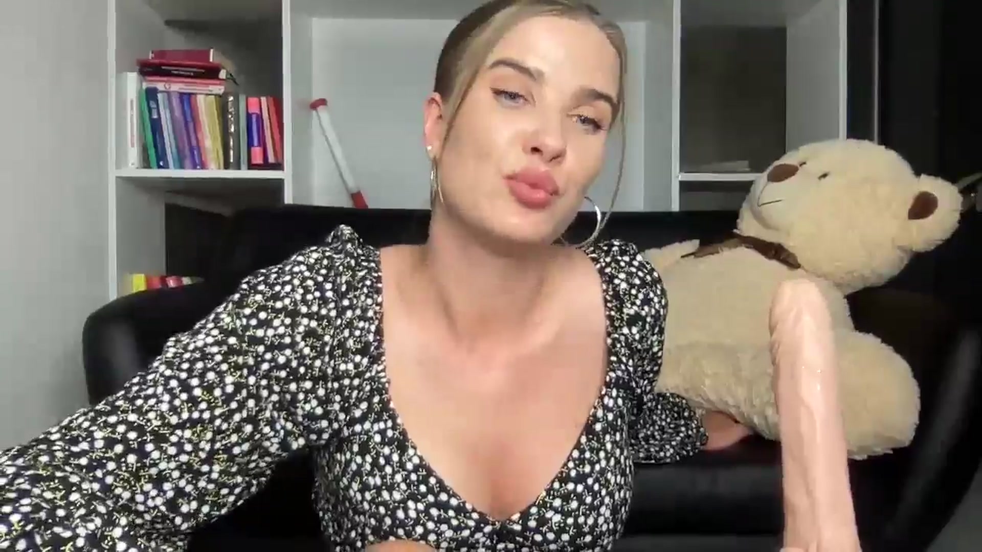 Gallery image thumbnail from QueenBlonde69's myfreecams stream on, 05/10/2025, 17:24 image 19 of 20