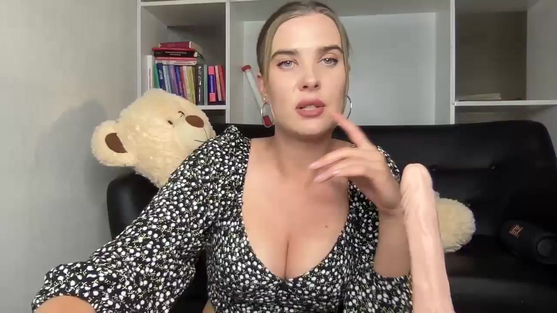Gallery image thumbnail from QueenBlonde69's myfreecams stream on, 05/10/2025, 17:24 image 6 of 20