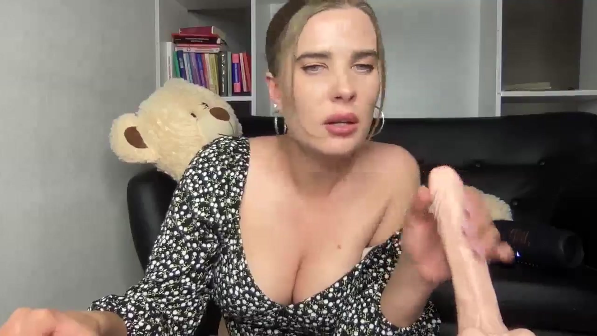 Gallery image thumbnail from QueenBlonde69's myfreecams stream on, 05/10/2025, 17:24 image 13 of 20