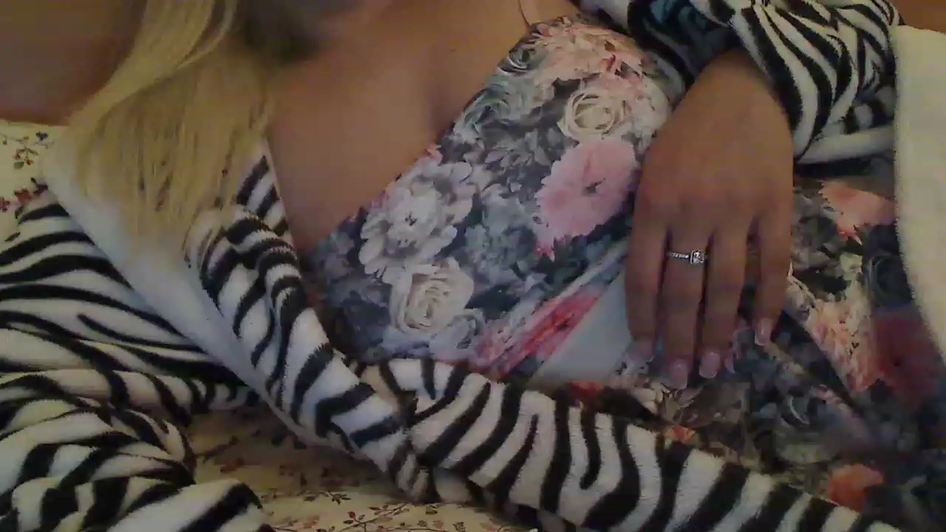 Gallery image thumbnail from QueenDafina1's myfreecams stream on, 11/16/2022, 02:23 image 16 of 20