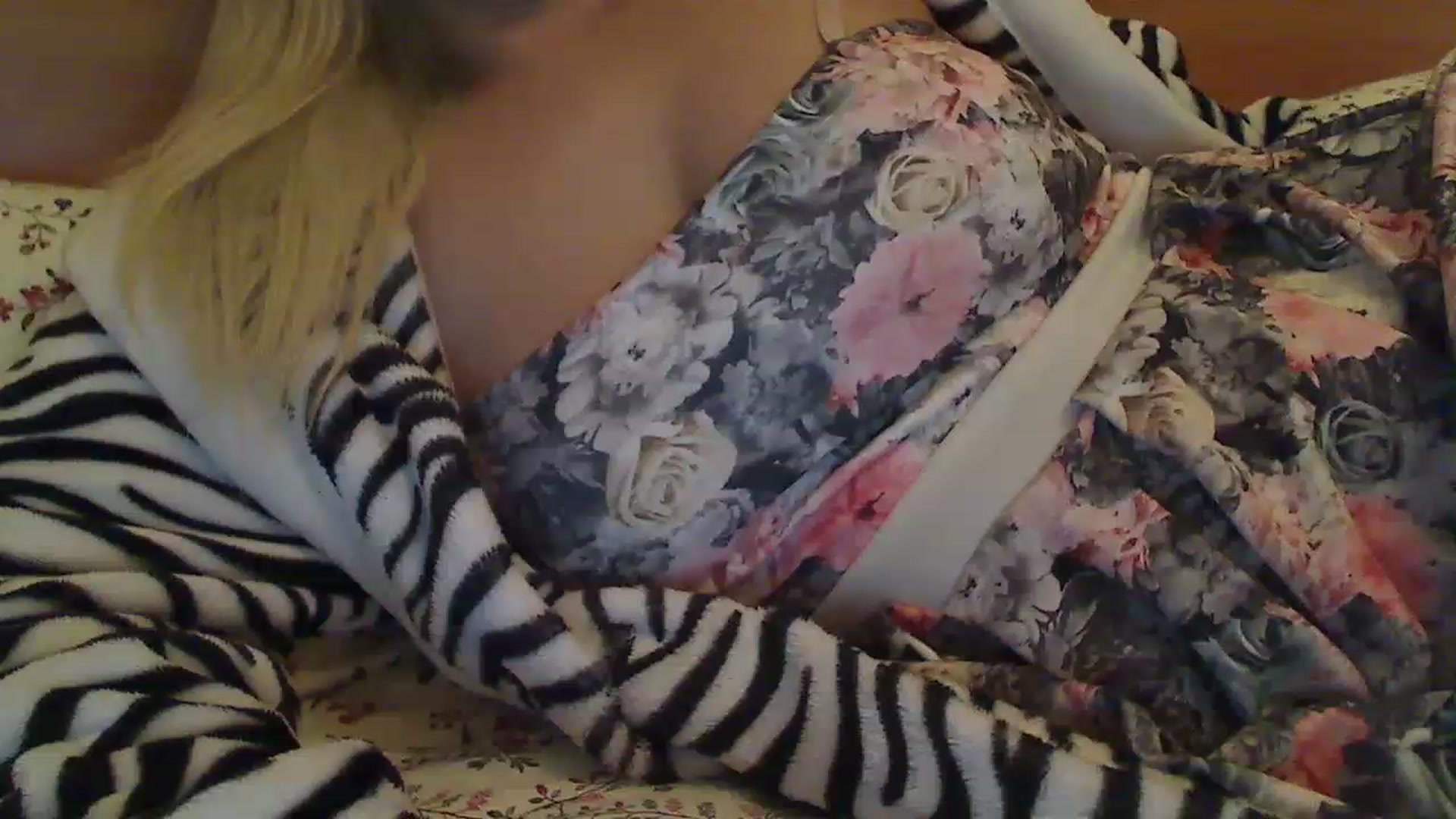 Gallery image thumbnail from QueenDafina1's myfreecams stream on, 11/16/2022, 02:23 image 17 of 20