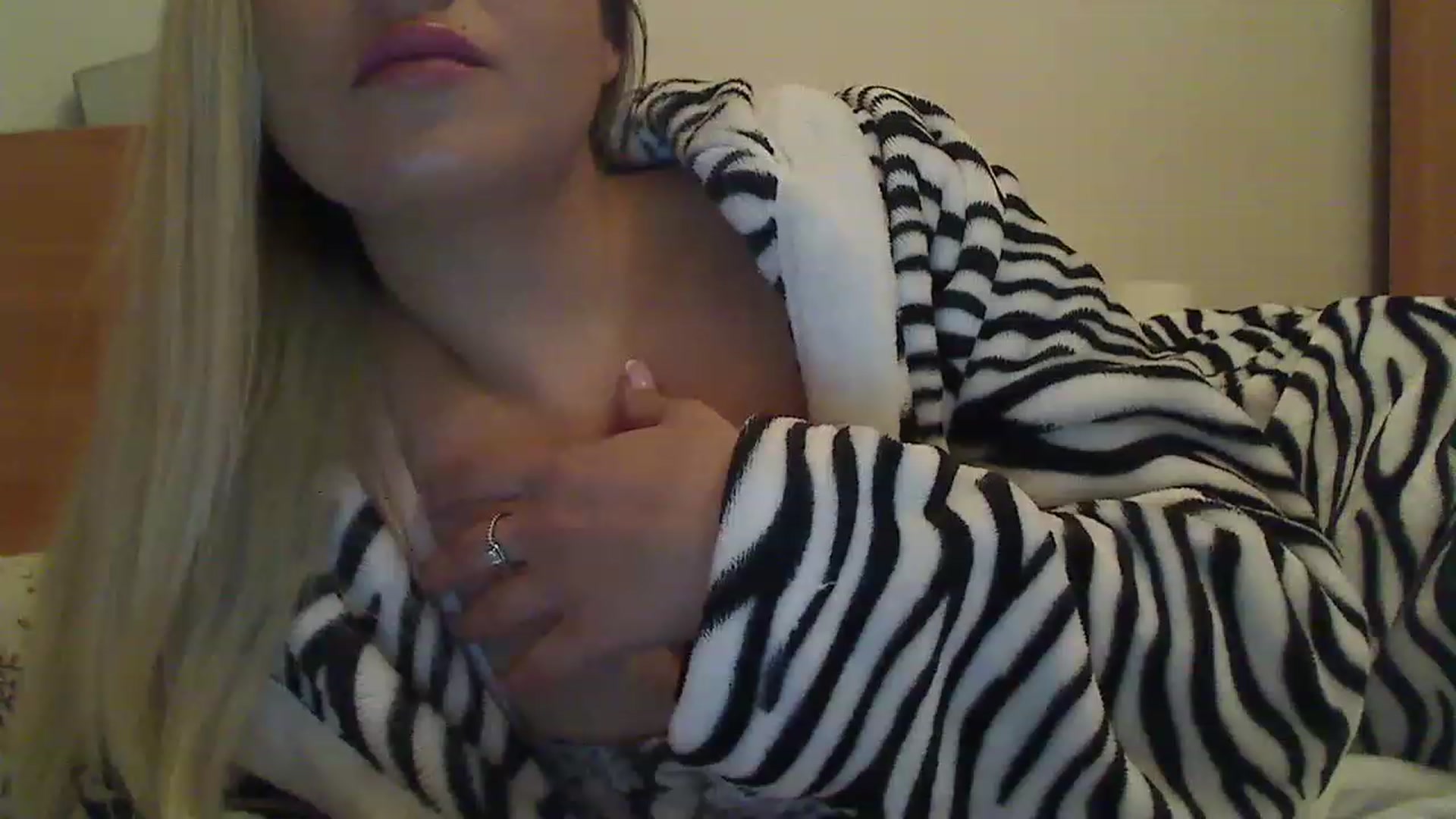 Gallery image thumbnail from QueenDafina1's myfreecams stream on, 11/16/2022, 02:23 image 13 of 20