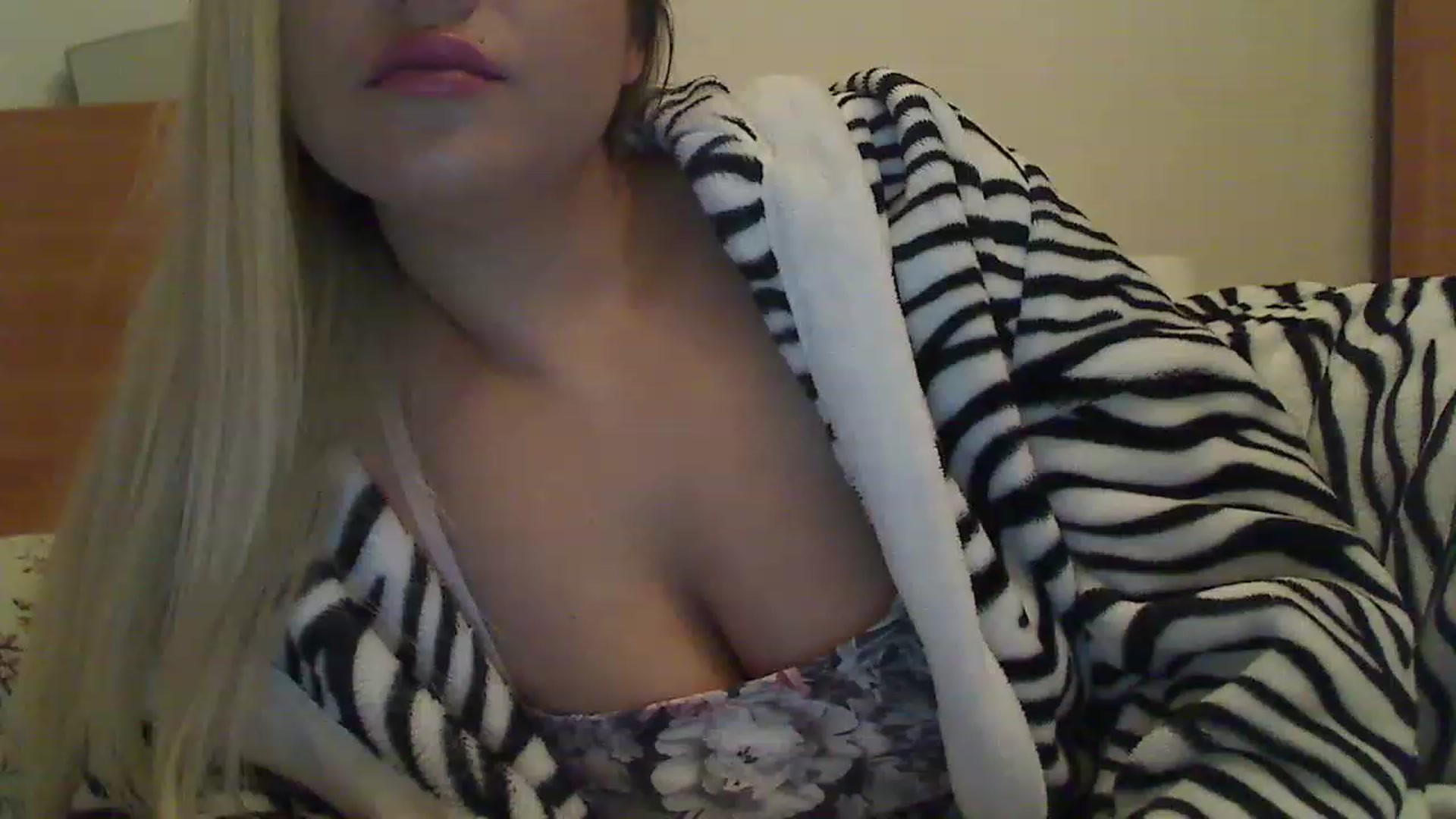 Gallery image thumbnail from QueenDafina1's myfreecams stream on, 11/16/2022, 02:23 image 14 of 20