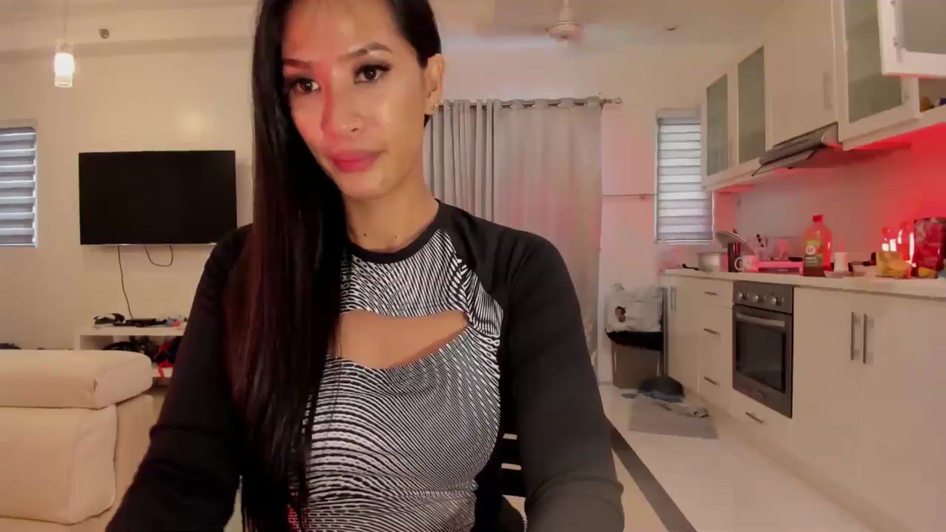 Gallery image thumbnail from QueenDevil's myfreecams stream on, 07/27/2024, 04:11 image 14 of 20