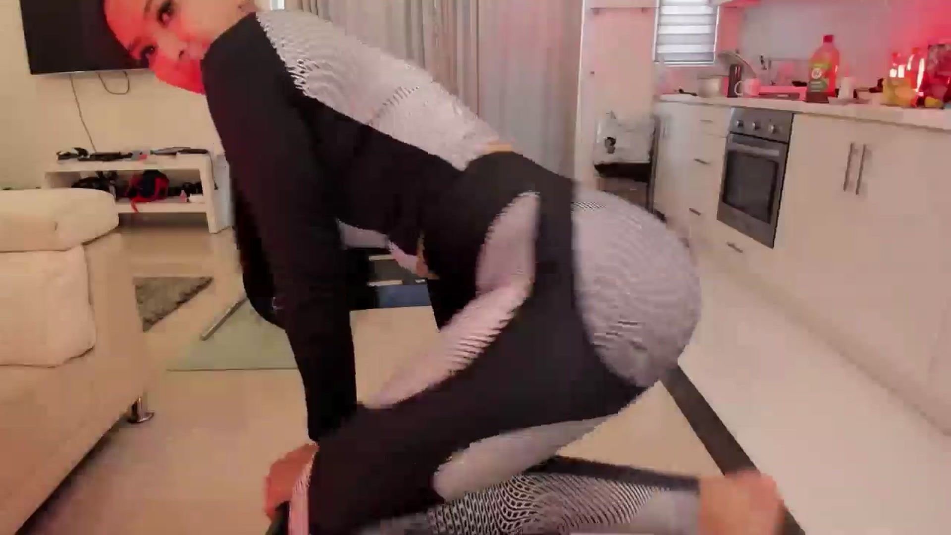 Gallery image thumbnail from QueenDevil's myfreecams stream on, 07/27/2024, 04:11 image 7 of 20