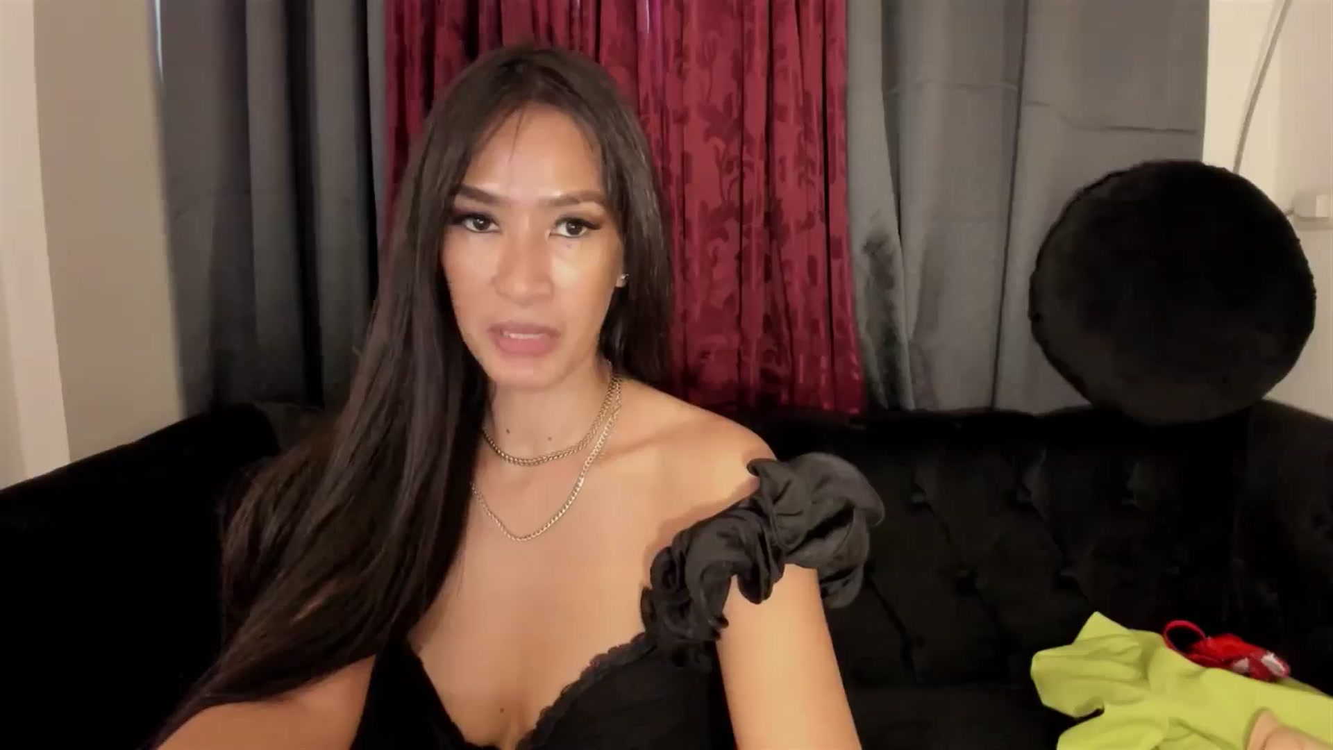 Gallery image thumbnail from QueenDevil's myfreecams stream on, 08/14/2024, 05:13 image 12 of 20