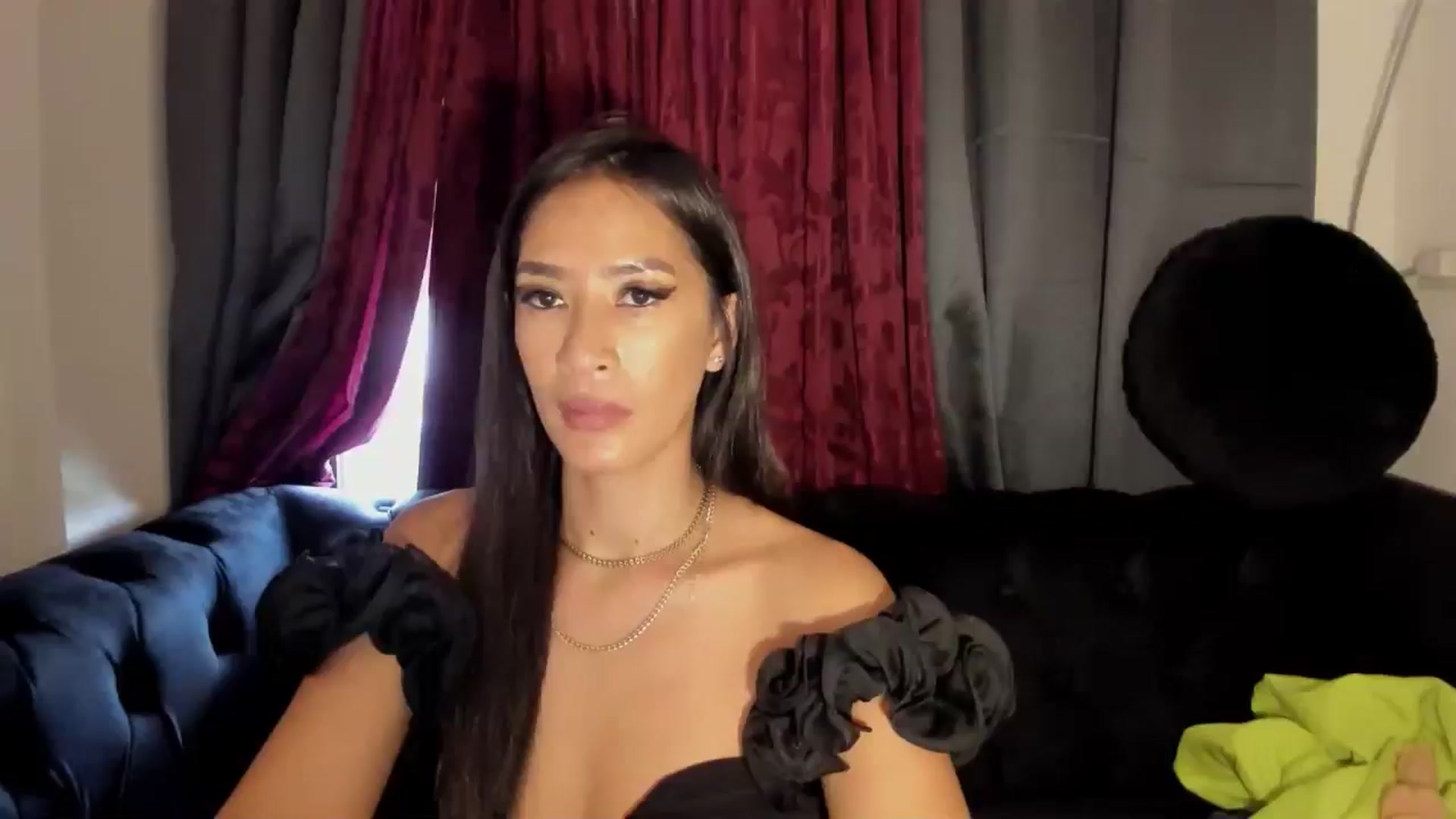 Gallery image thumbnail from QueenDevil's myfreecams stream on, 08/14/2024, 06:12 image 1 of 20