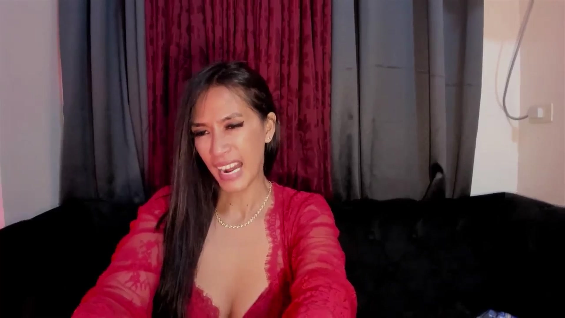 Gallery image thumbnail from QueenDevil's myfreecams stream on, 08/21/2024, 13:03 image 6 of 20