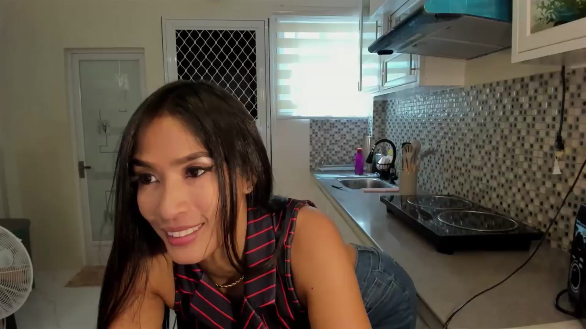 Gallery image thumbnail from QueenDevil's myfreecams stream on, 08/22/2024, 02:49 image 7 of 20