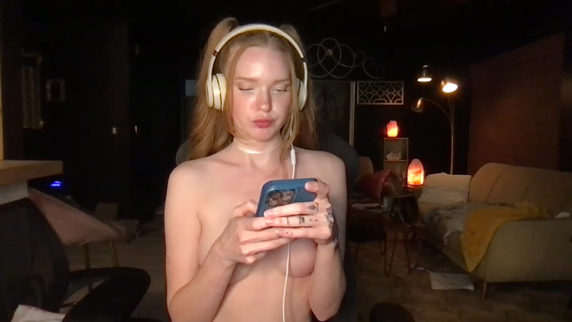 Gallery image thumbnail from QueenDylan's myfreecams stream on, 01/19/2023, 09:19 image 6 of 20