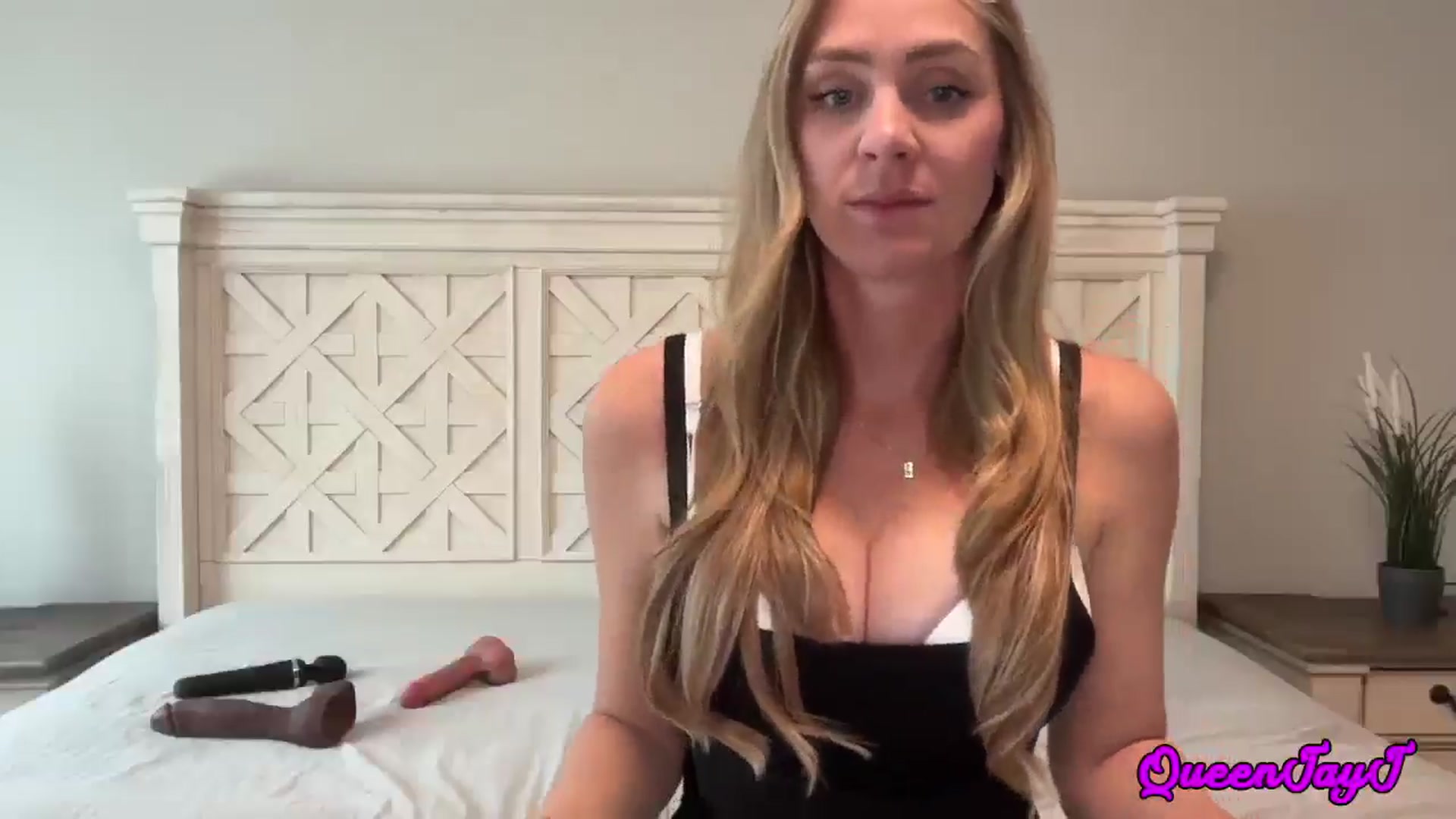 Gallery image thumbnail from QueenJayJ's myfreecams stream on, 05/30/2025, 16:43 image 14 of 20