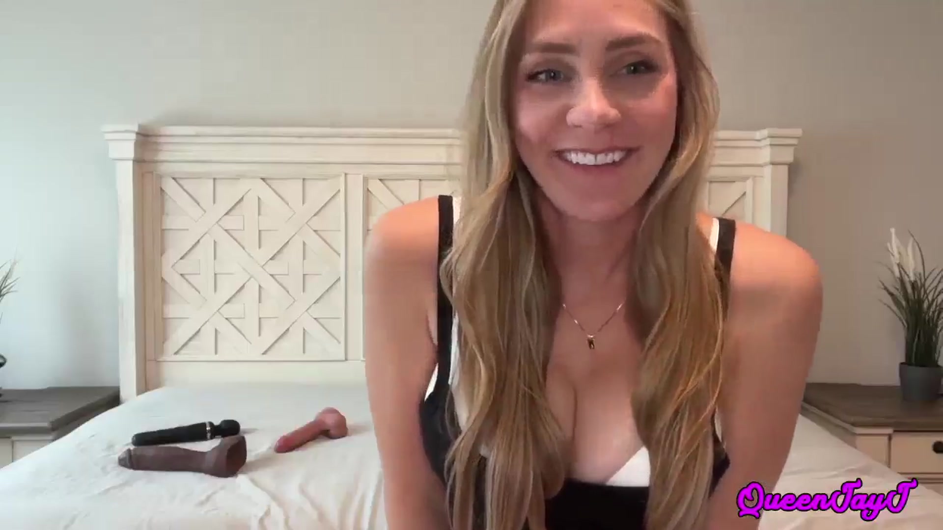 Gallery image thumbnail from QueenJayJ's myfreecams stream on, 05/30/2025, 16:43 image 13 of 20