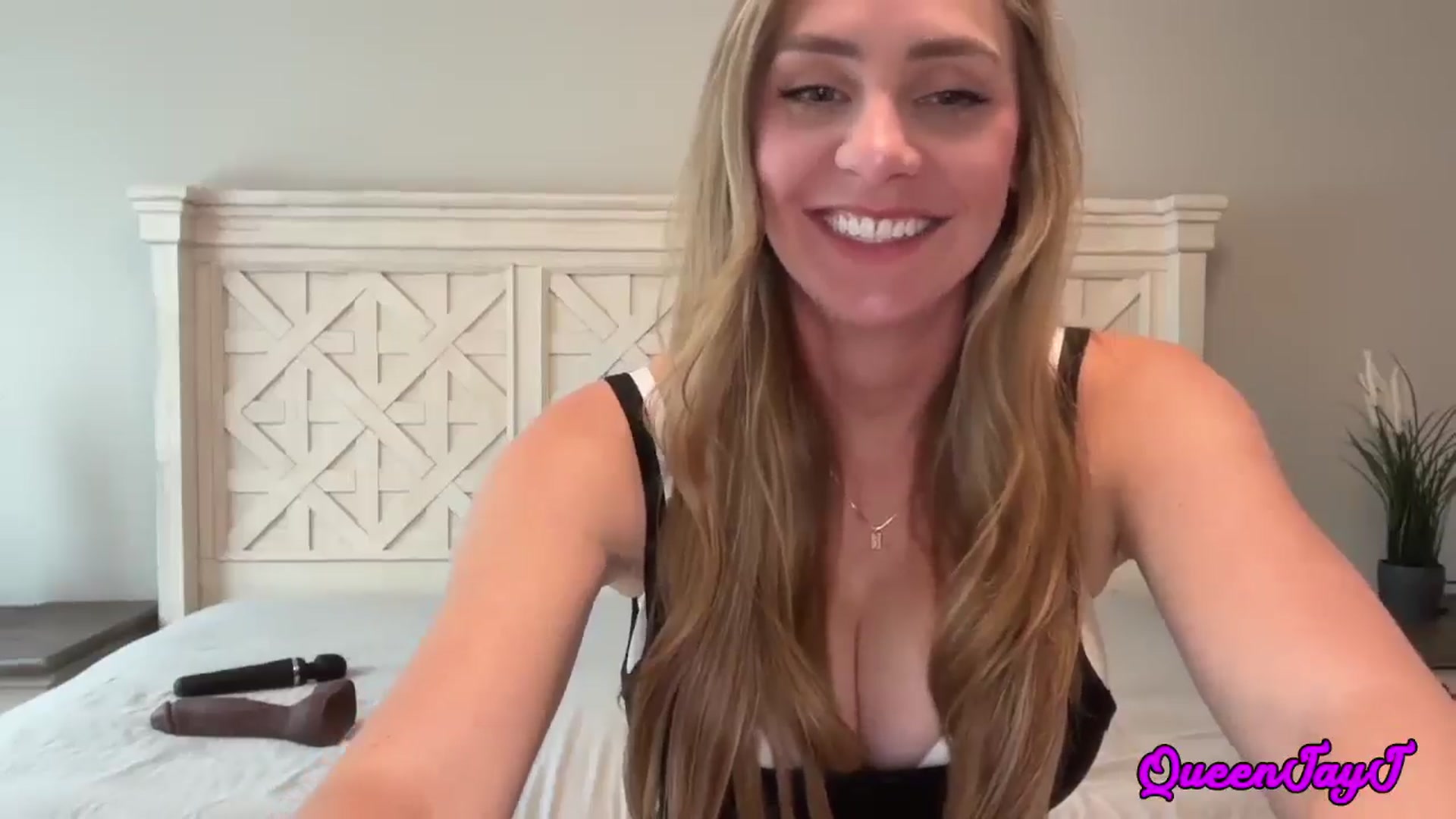Gallery image thumbnail from QueenJayJ's myfreecams stream on, 05/30/2025, 16:43 image 15 of 20