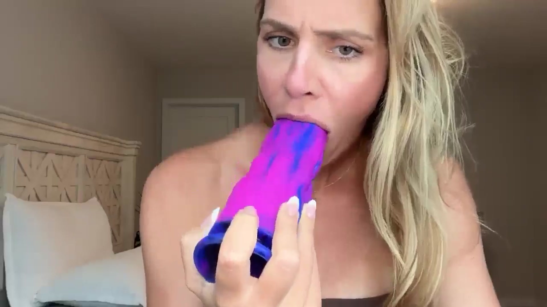 Gallery image thumbnail from QueenJayJ's myfreecams stream on, 07/17/2025, 18:25 image 9 of 20