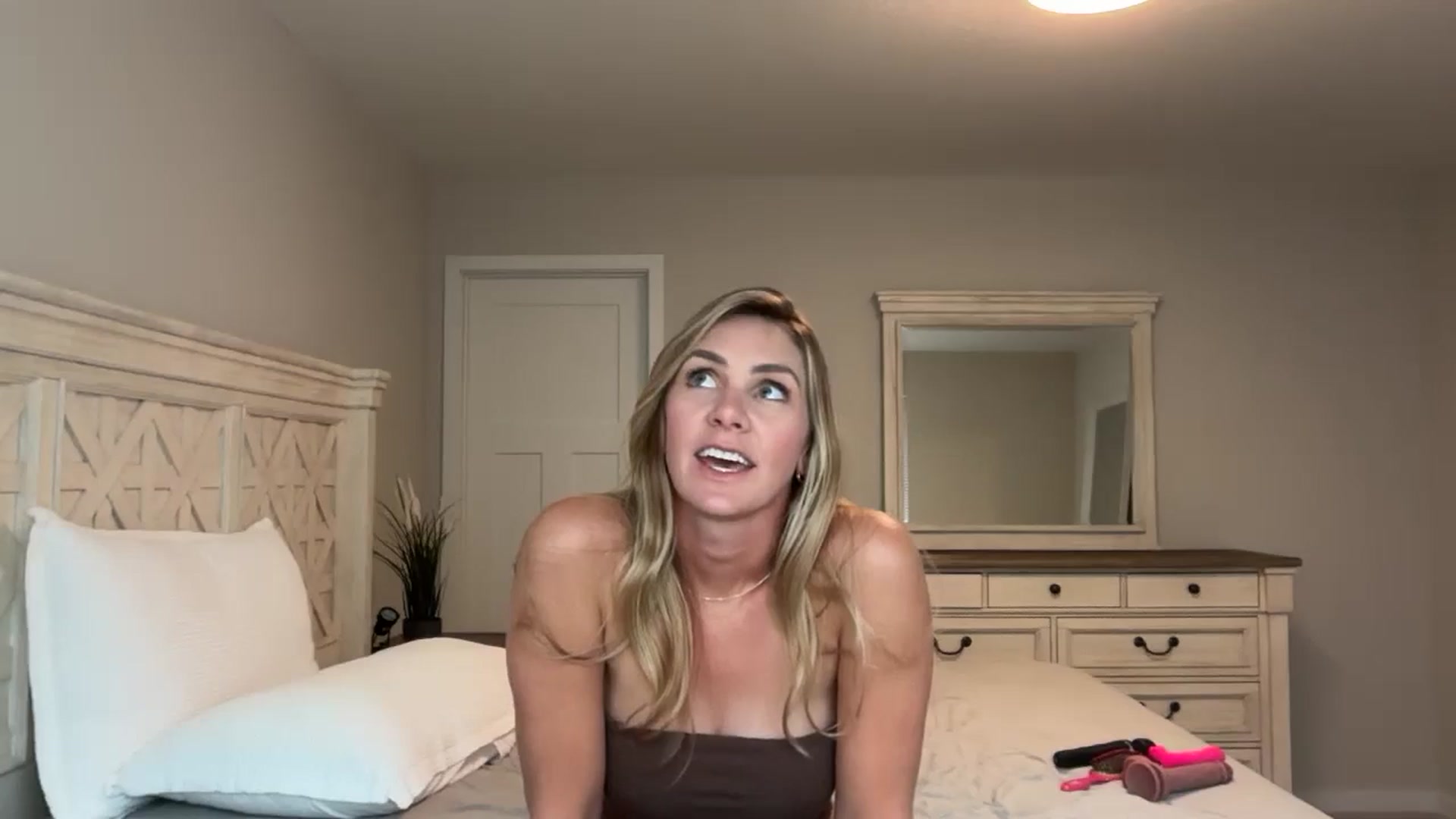 Gallery image thumbnail from QueenJayJ's myfreecams stream on, 07/17/2025, 18:25 image 11 of 20