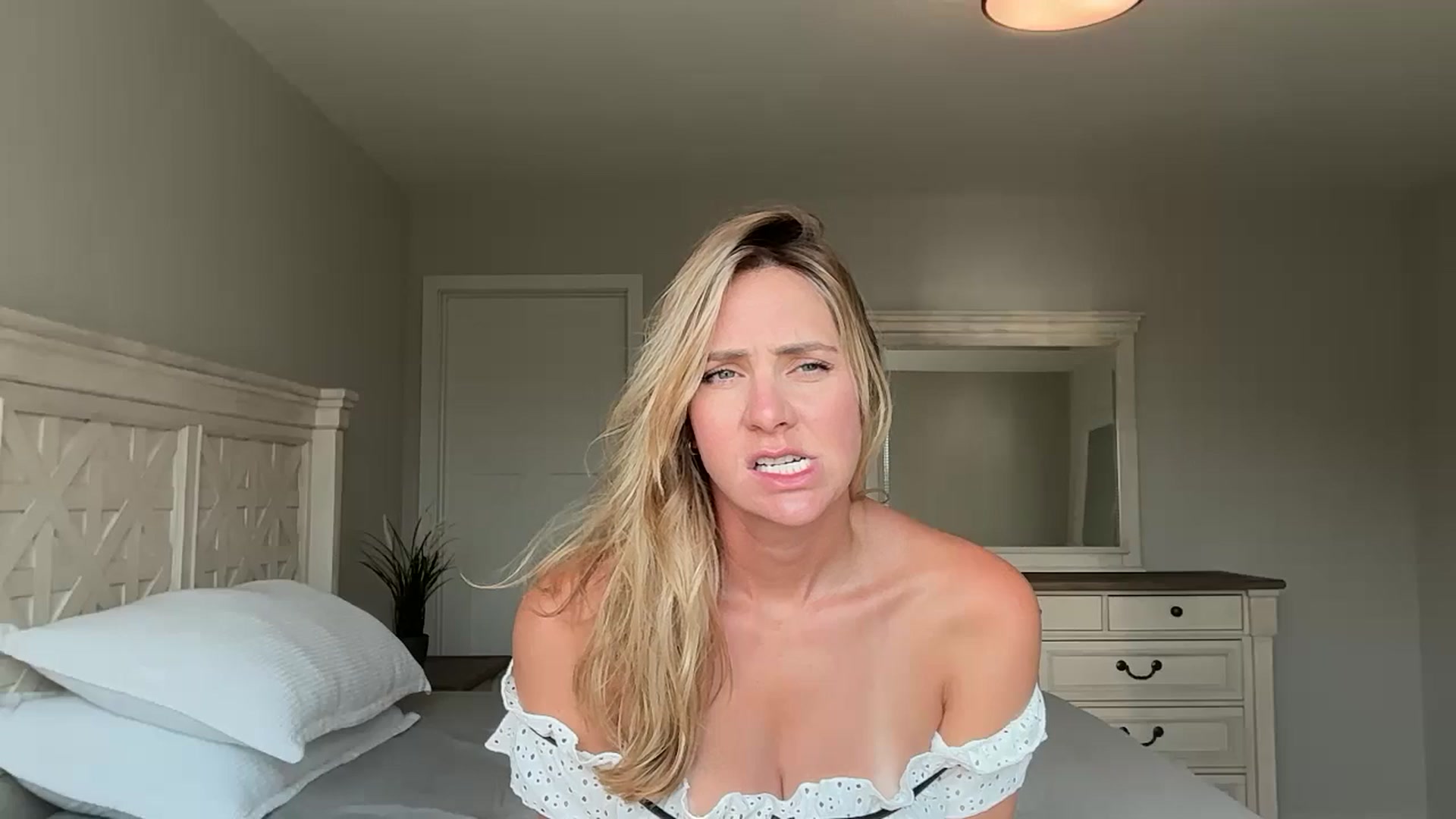 Gallery image thumbnail from QueenJayJ's myfreecams stream on, 07/29/2025, 15:07 image 16 of 20
