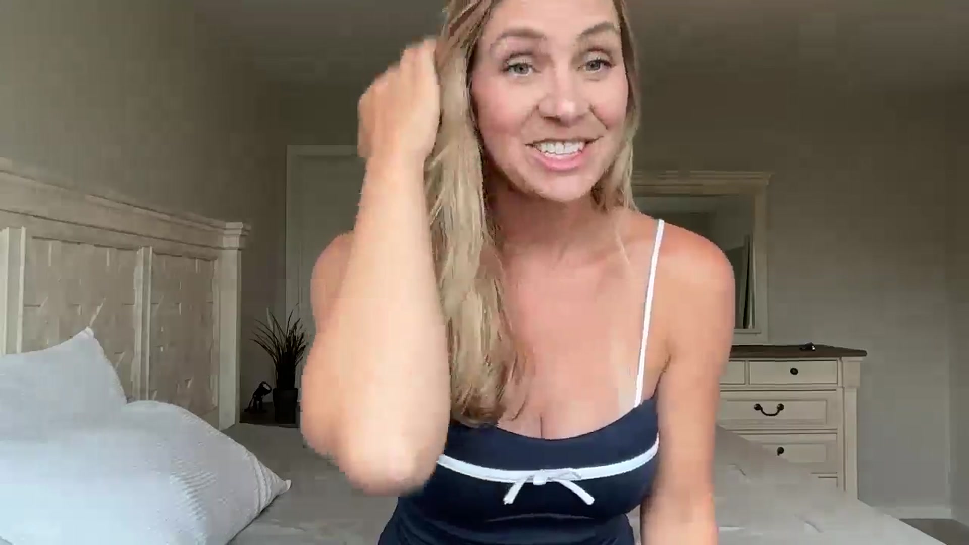 Gallery image thumbnail from QueenJayJ's myfreecams stream on, 07/31/2025, 18:50 image 11 of 20