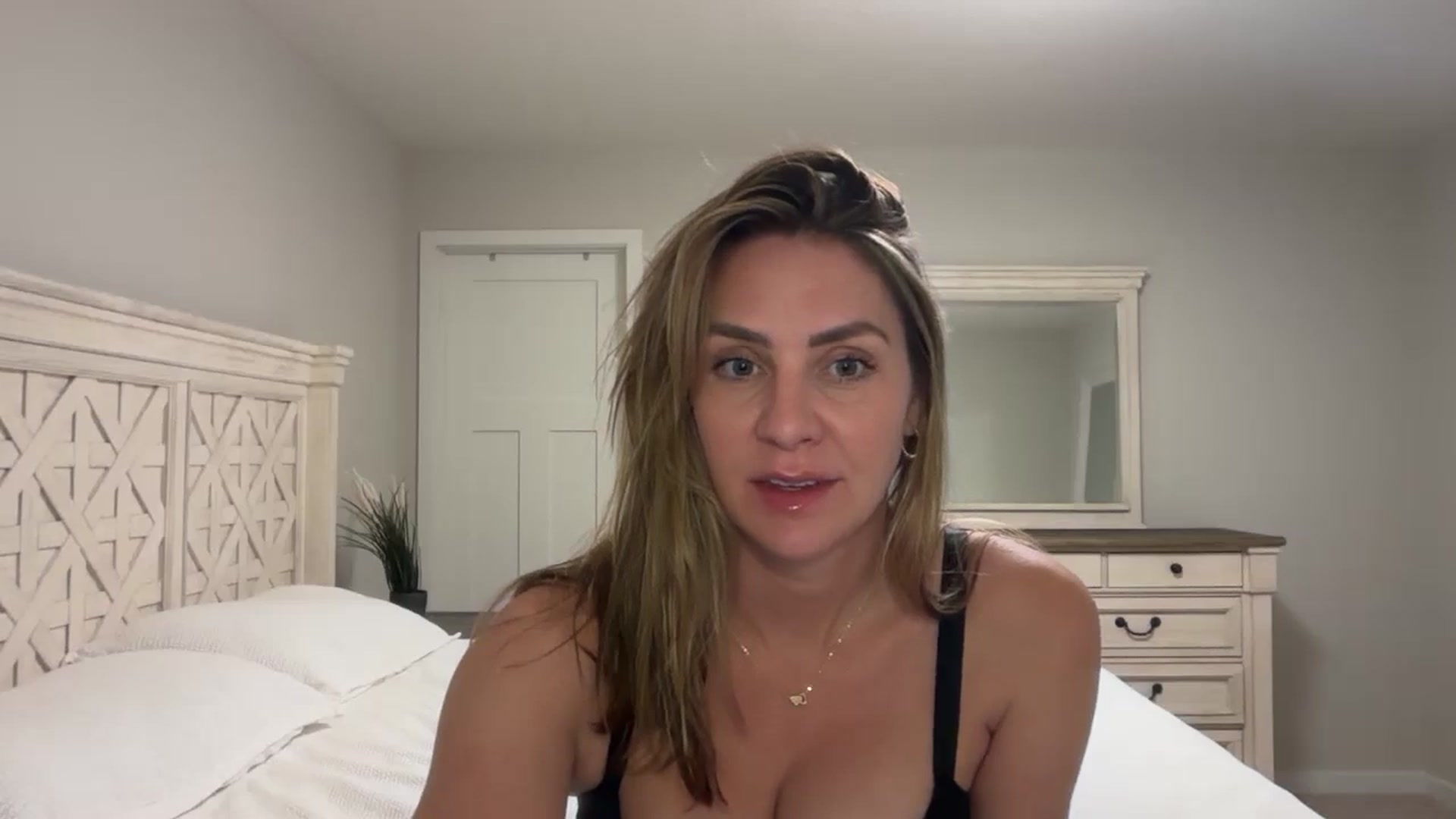 Gallery image thumbnail from QueenJayJ's myfreecams stream on, 11/20/2025, 03:54 image 9 of 20