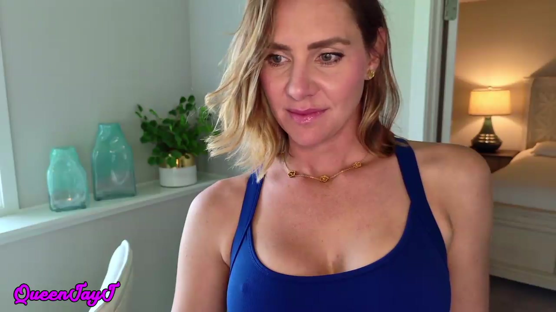 Gallery image thumbnail from QueenJayJ's myfreecams stream on, 08/11/2026, 20:17 image 6 of 20