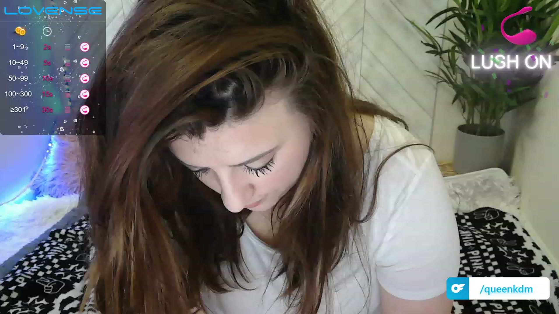 Gallery image thumbnail from QueenKM's myfreecams stream on, 11/28/2022, 15:48 image 14 of 20