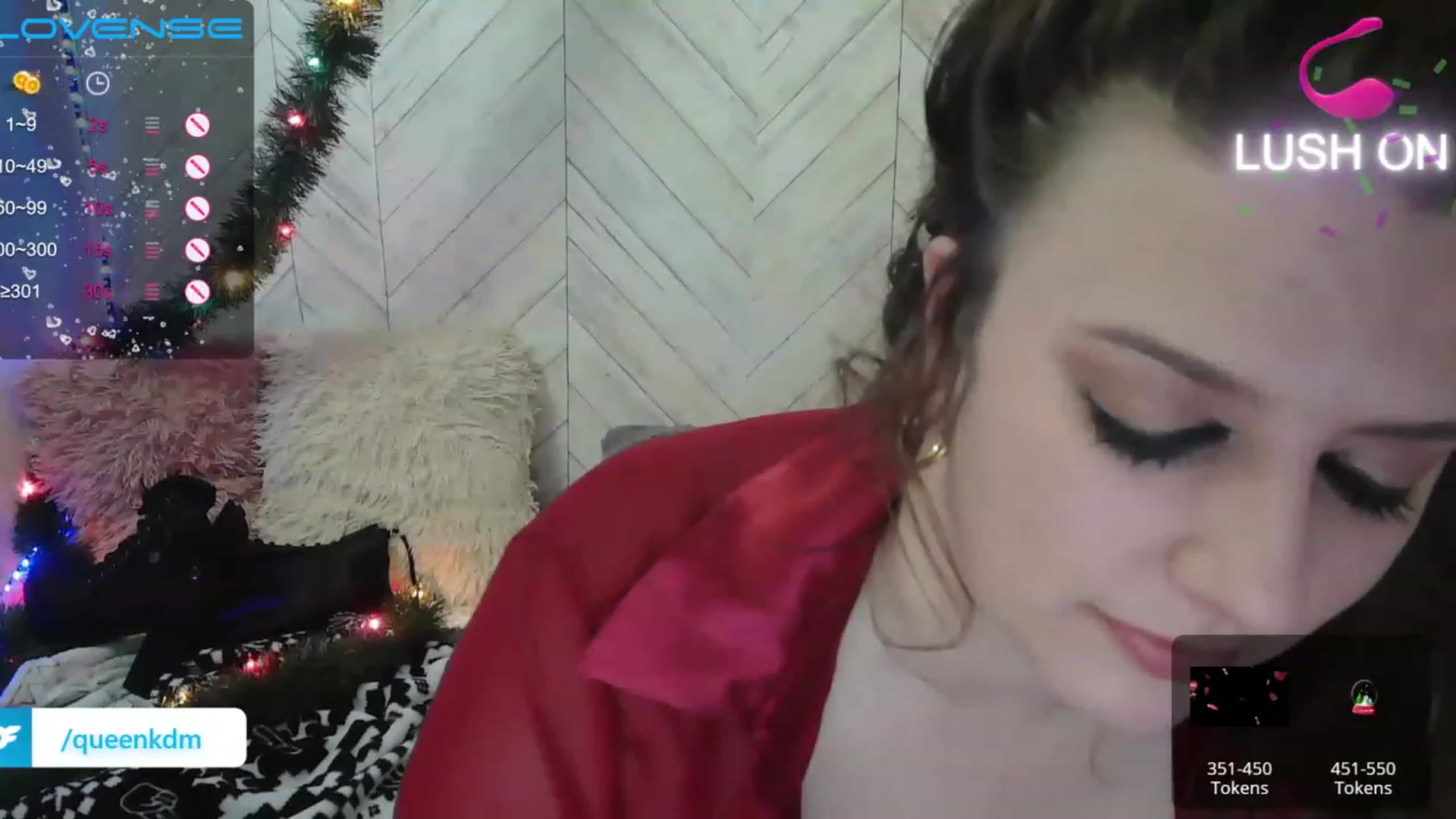Gallery image thumbnail from QueenKM's myfreecams stream on, 12/18/2022, 21:30 image 15 of 20