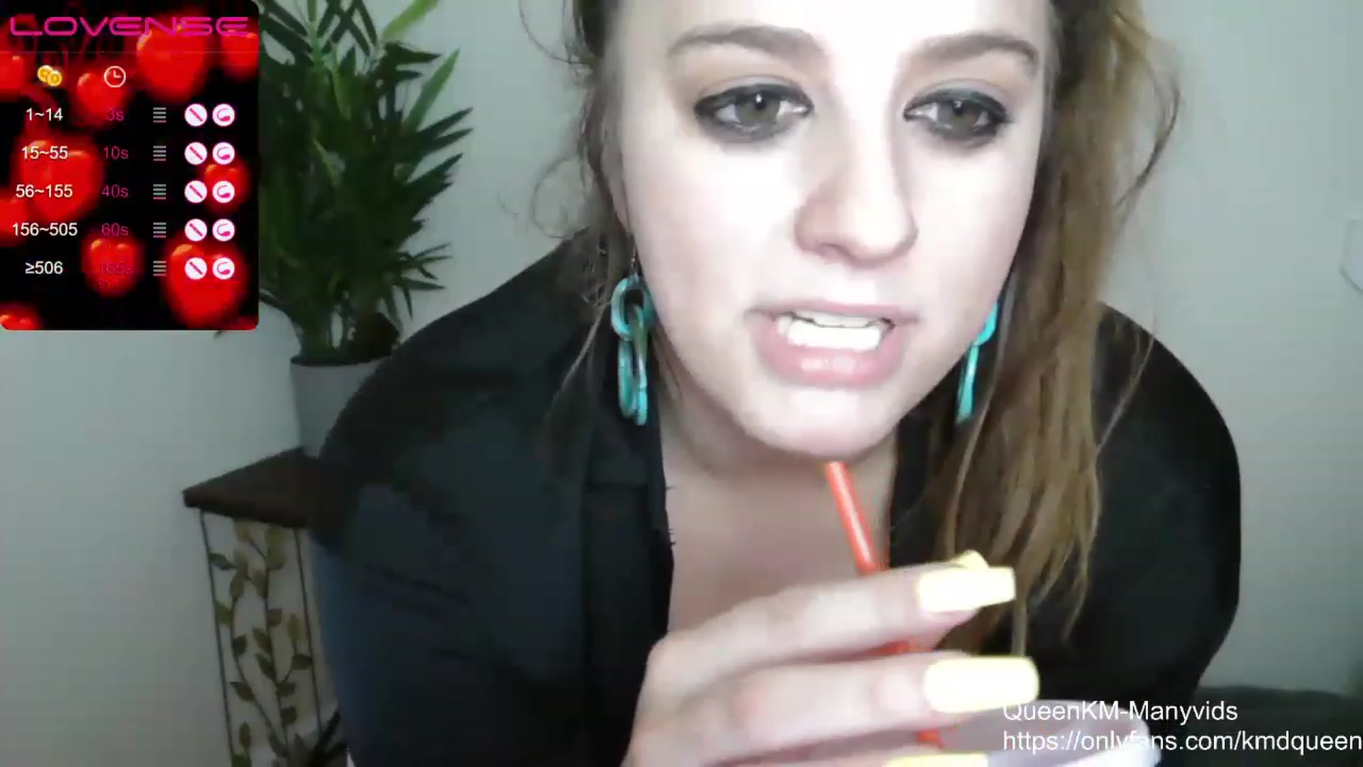 Gallery image thumbnail from QueenKM's myfreecams stream on, 03/27/2023, 18:41 image 16 of 20