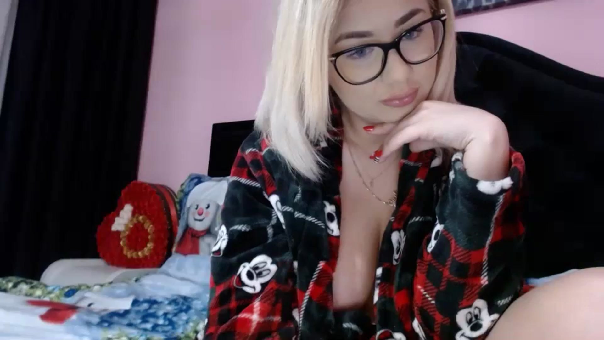 Gallery image thumbnail from QueenKendal's myfreecams stream on, 01/05/2024, 01:20 image 12 of 20