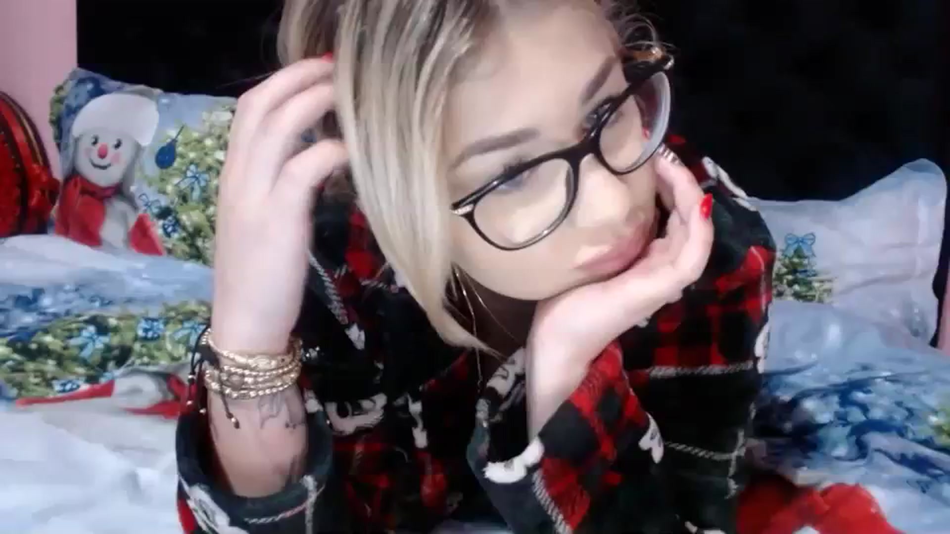 Gallery image thumbnail from QueenKendal's myfreecams stream on, 01/08/2024, 02:46 image 17 of 20