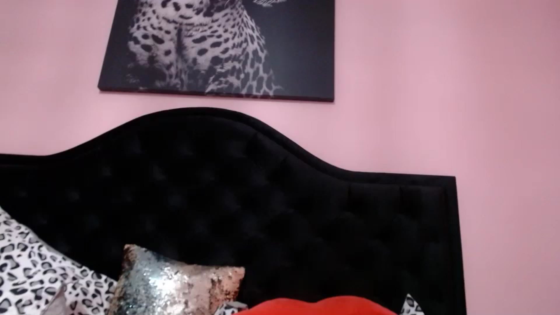 Gallery image thumbnail from QueenKendal's myfreecams stream on, 02/19/2024, 01:39 image 18 of 20