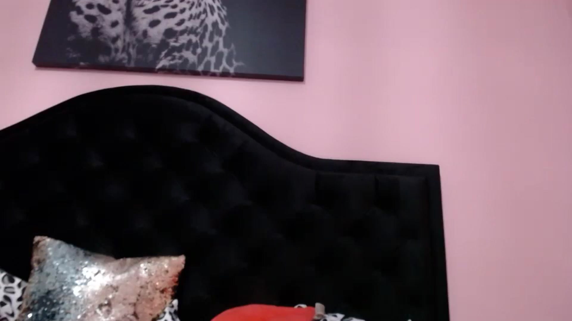 Gallery image thumbnail from QueenKendal's myfreecams stream on, 02/20/2024, 02:12 image 8 of 20