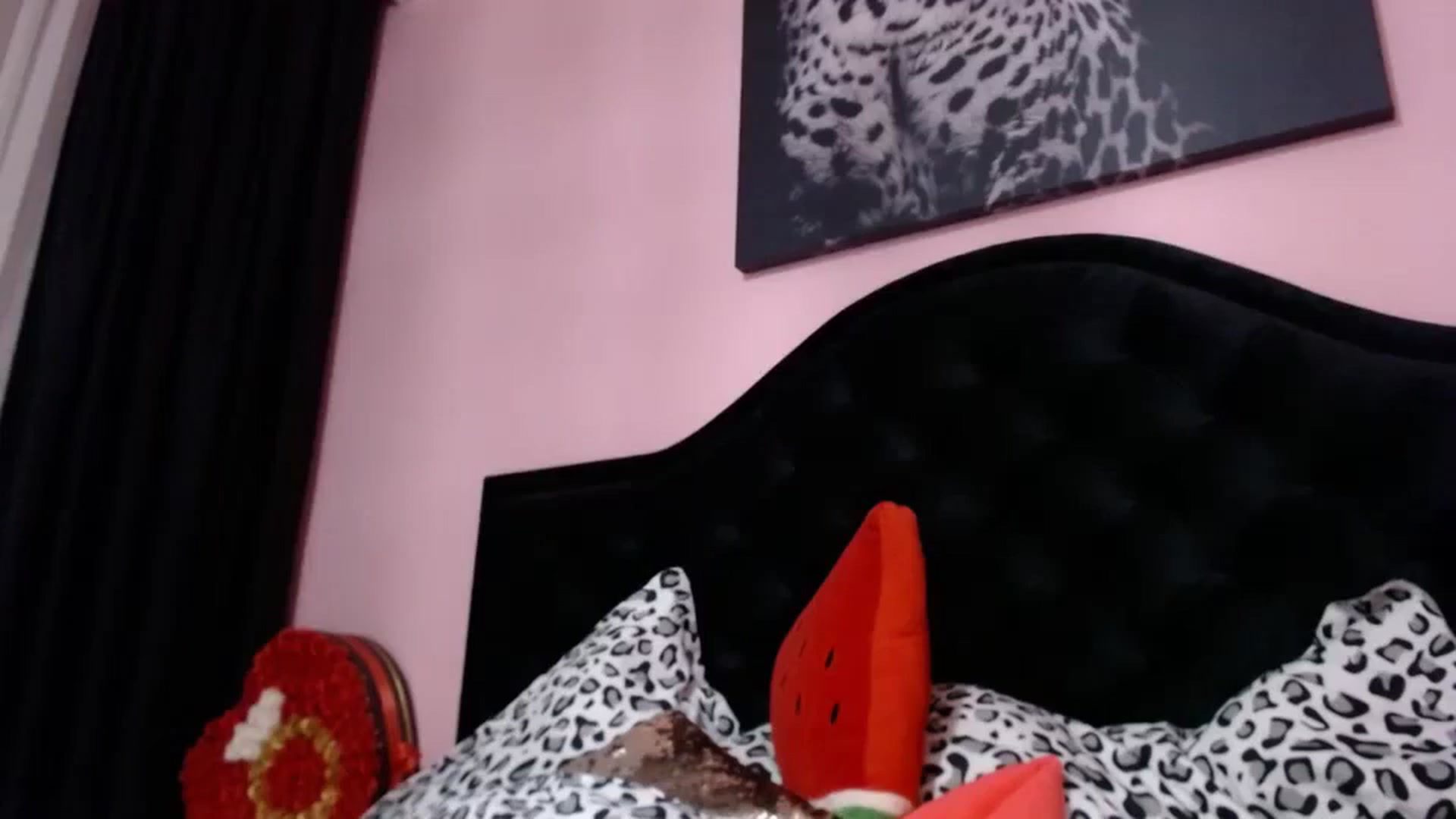 Gallery image thumbnail from QueenKendal's myfreecams stream on, 03/08/2024, 24:54 image 6 of 20