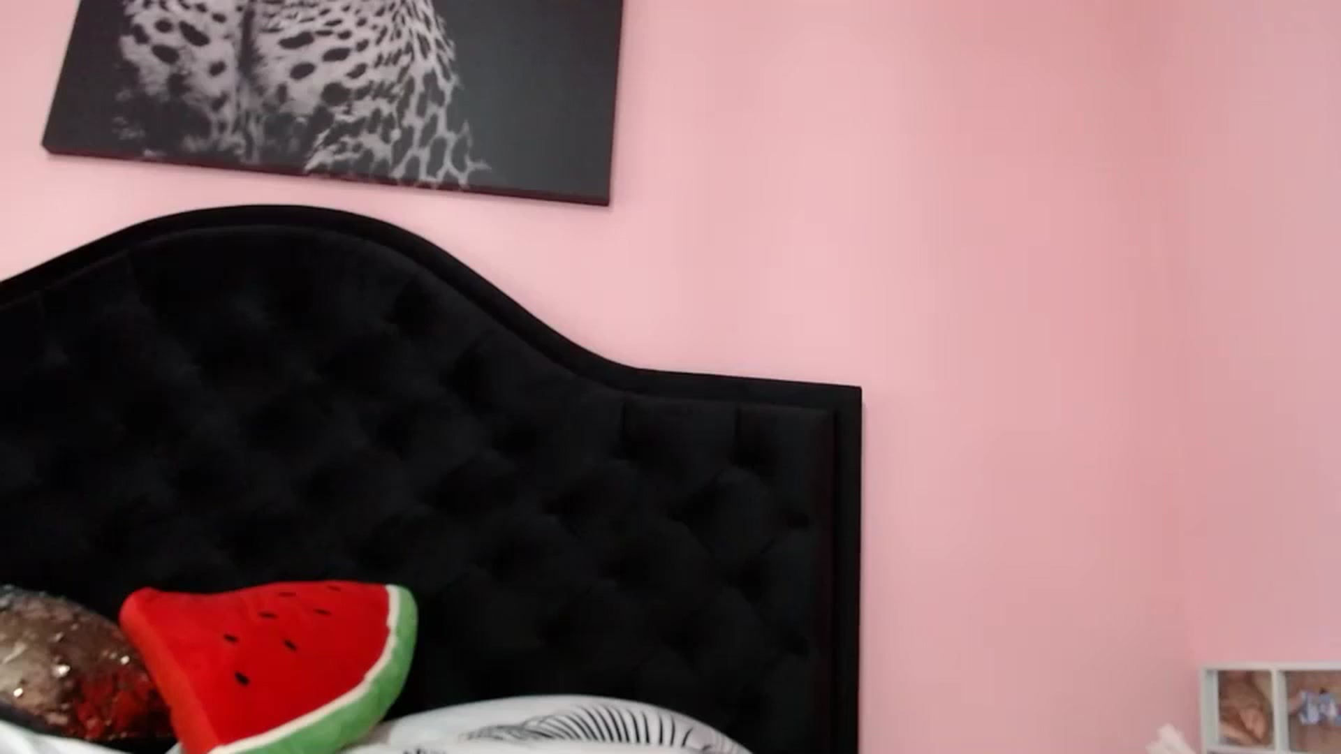 Gallery image thumbnail from QueenKendal's myfreecams stream on, 04/25/2024, 14:32 image 16 of 20
