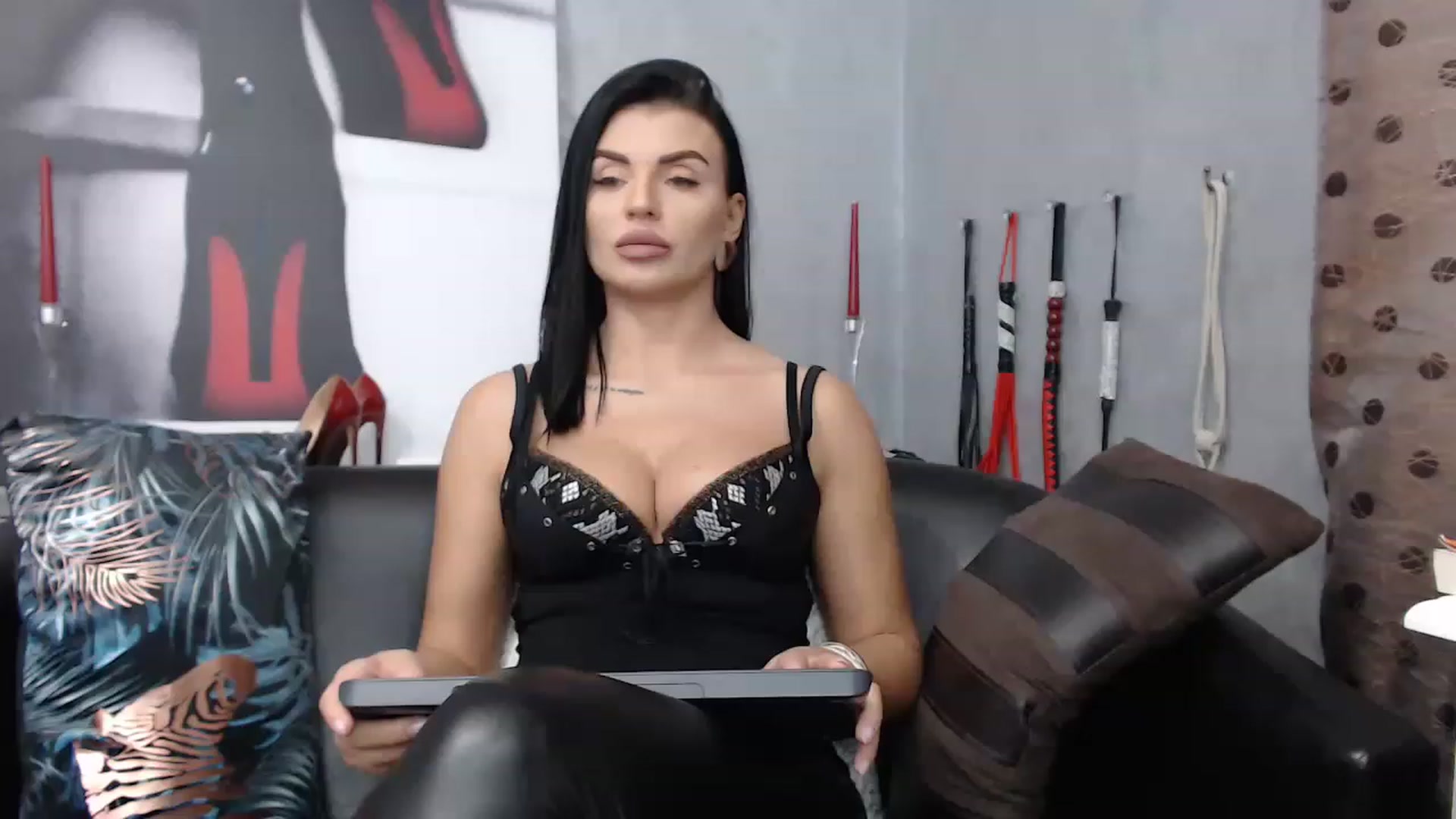 Gallery image thumbnail from QueenLoraa's myfreecams stream on, 03/21/2023, 13:23 image 9 of 20