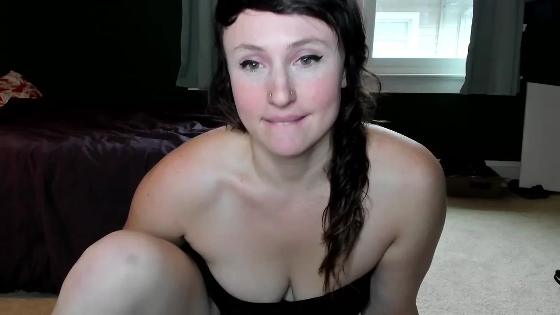 Gallery image thumbnail from QueenMaery's myfreecams stream on, 12/10/2022, 19:16 image 2 of 20