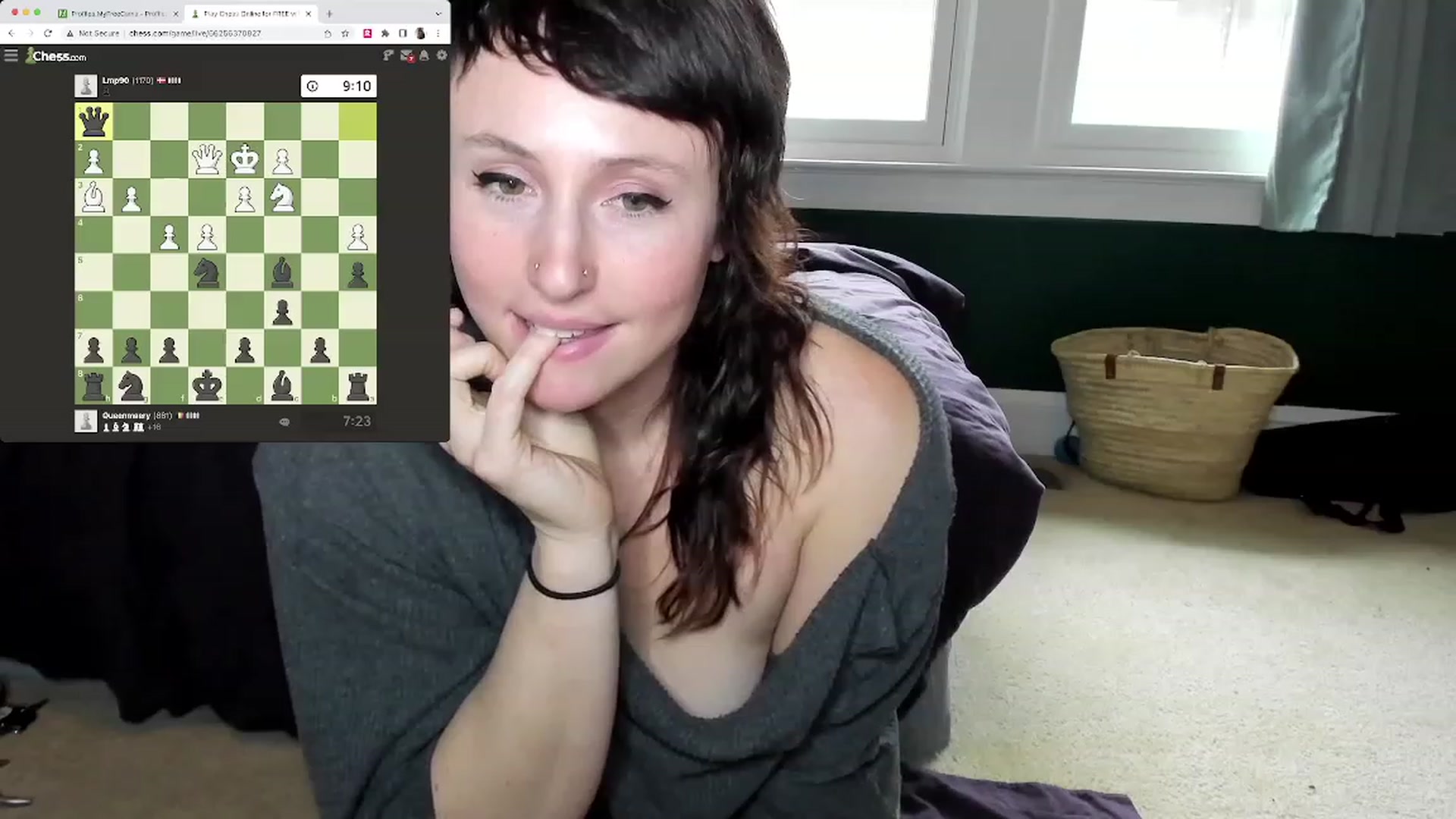 Gallery image thumbnail from QueenMaery's myfreecams stream on, 12/31/2022, 20:40 image 10 of 20