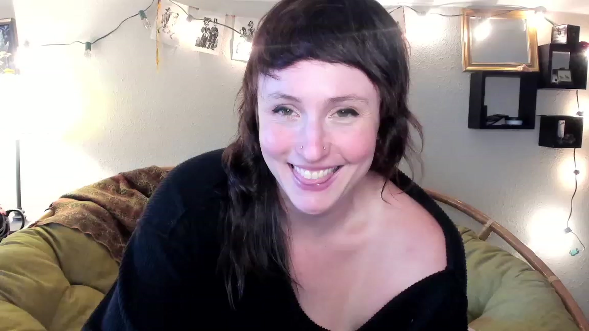 Gallery image thumbnail from QueenMaery's myfreecams stream on, 05/22/2023, 23:06 image 18 of 20