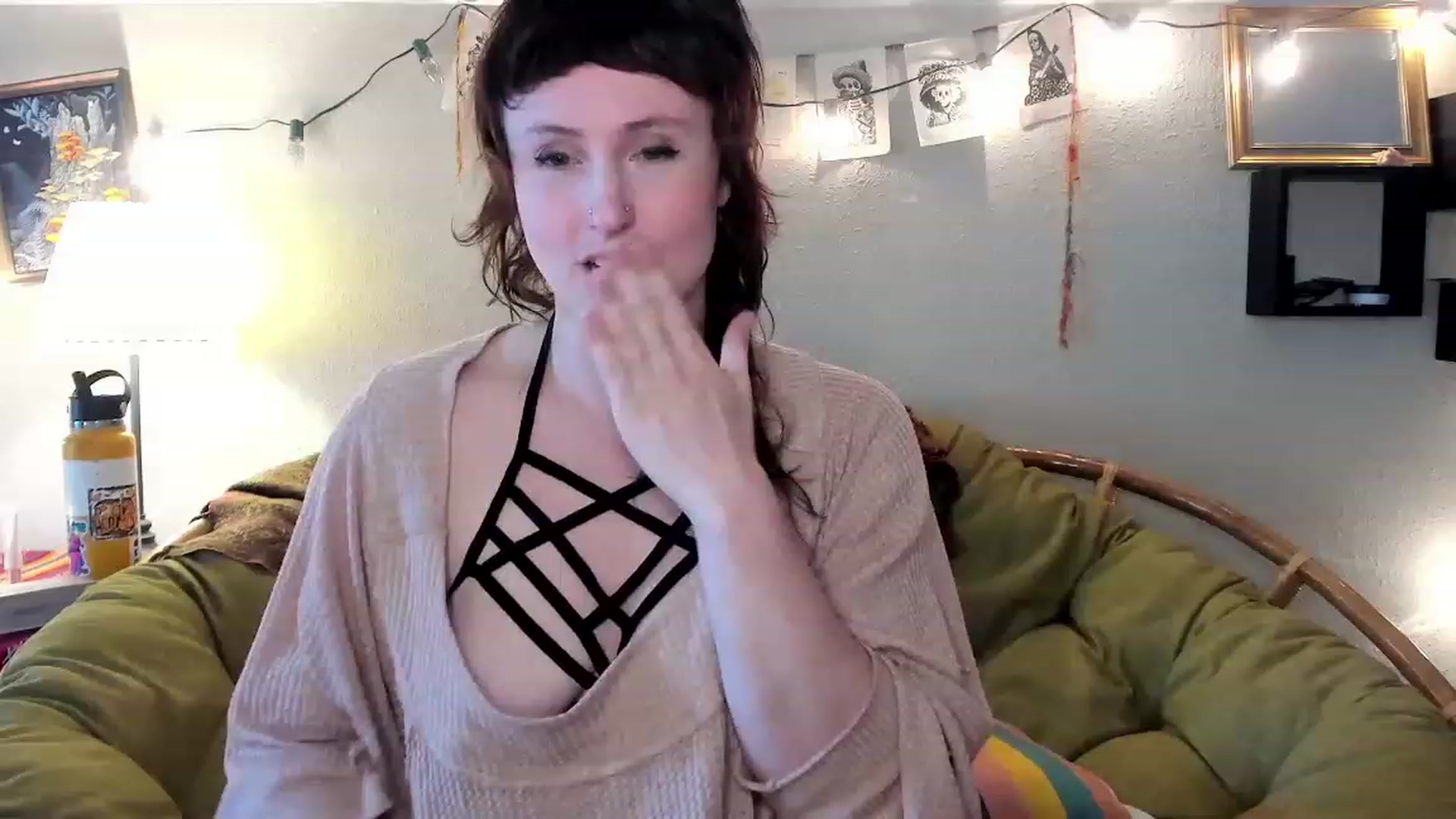 Gallery image thumbnail from QueenMaery's myfreecams stream on, 05/24/2023, 20:53 image 8 of 20