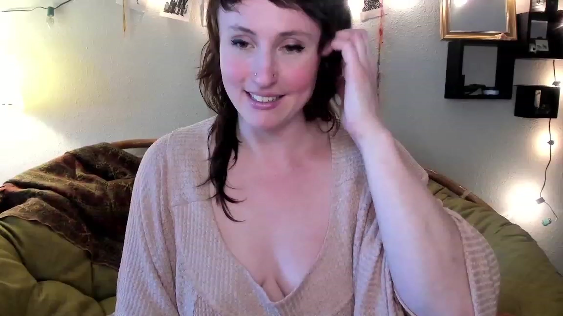 Gallery image thumbnail from QueenMaery's myfreecams stream on, 05/24/2023, 21:15 image 7 of 20