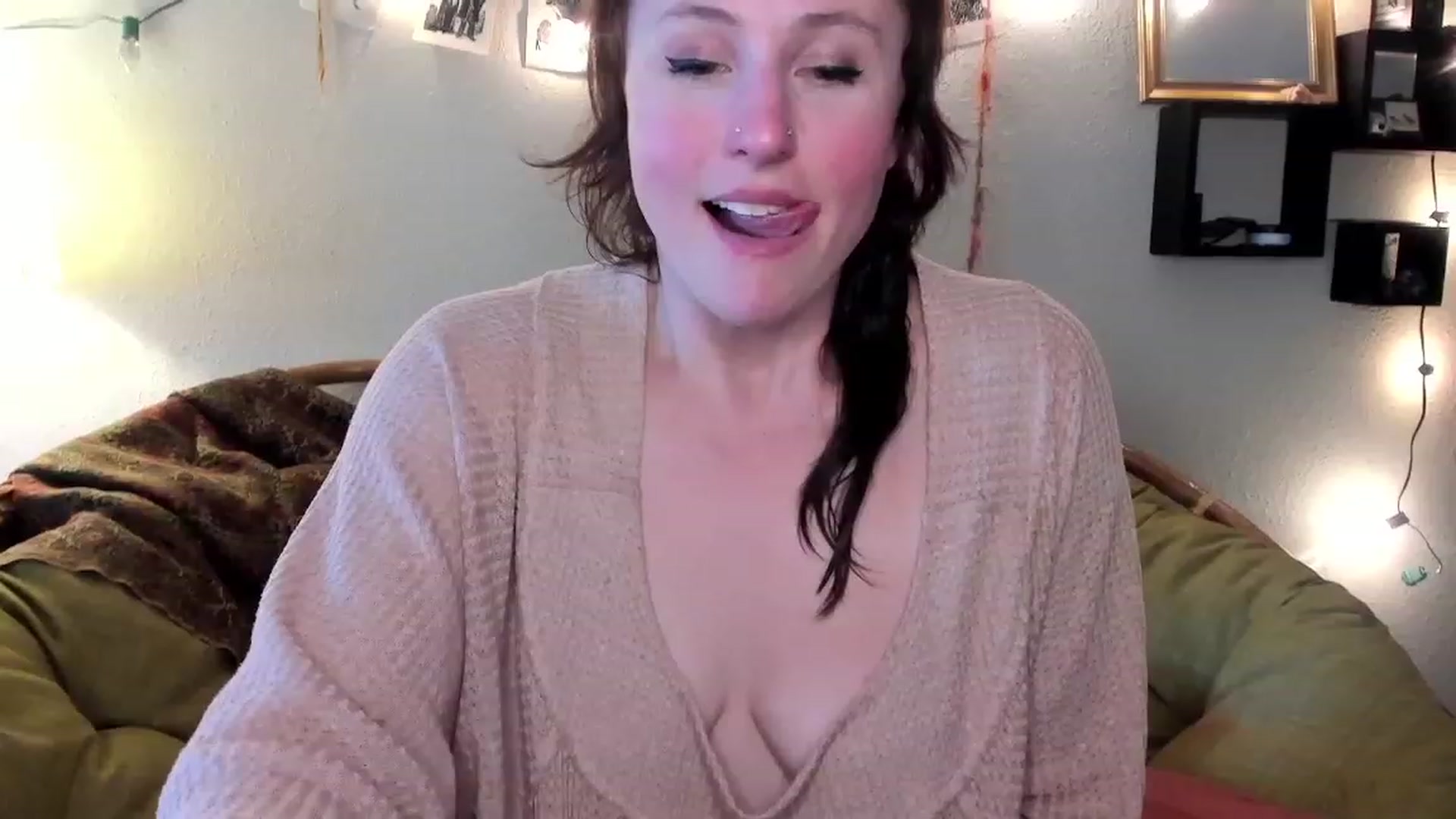 Gallery image thumbnail from QueenMaery's myfreecams stream on, 05/24/2023, 21:15 image 17 of 20