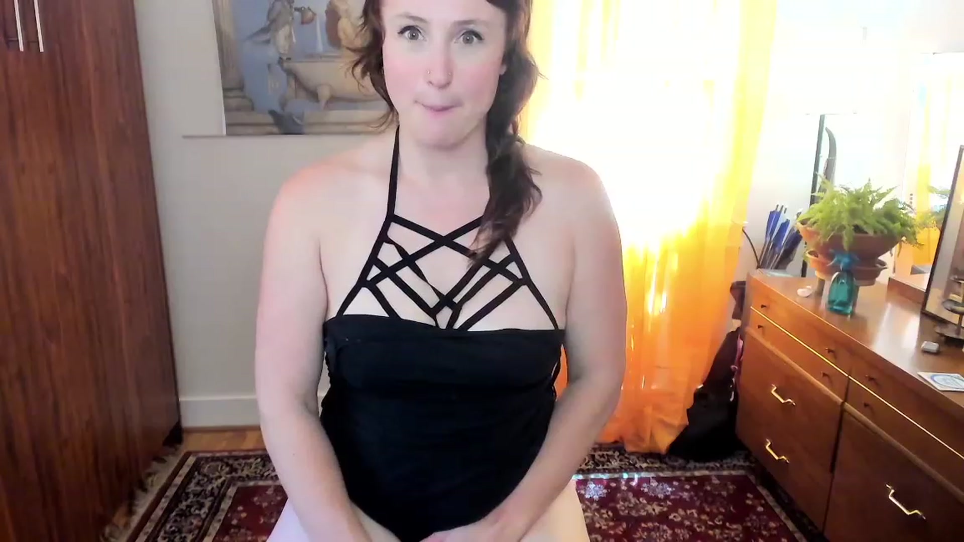 Gallery image thumbnail from QueenMaery's myfreecams stream on, 06/21/2023, 22:20 image 7 of 20