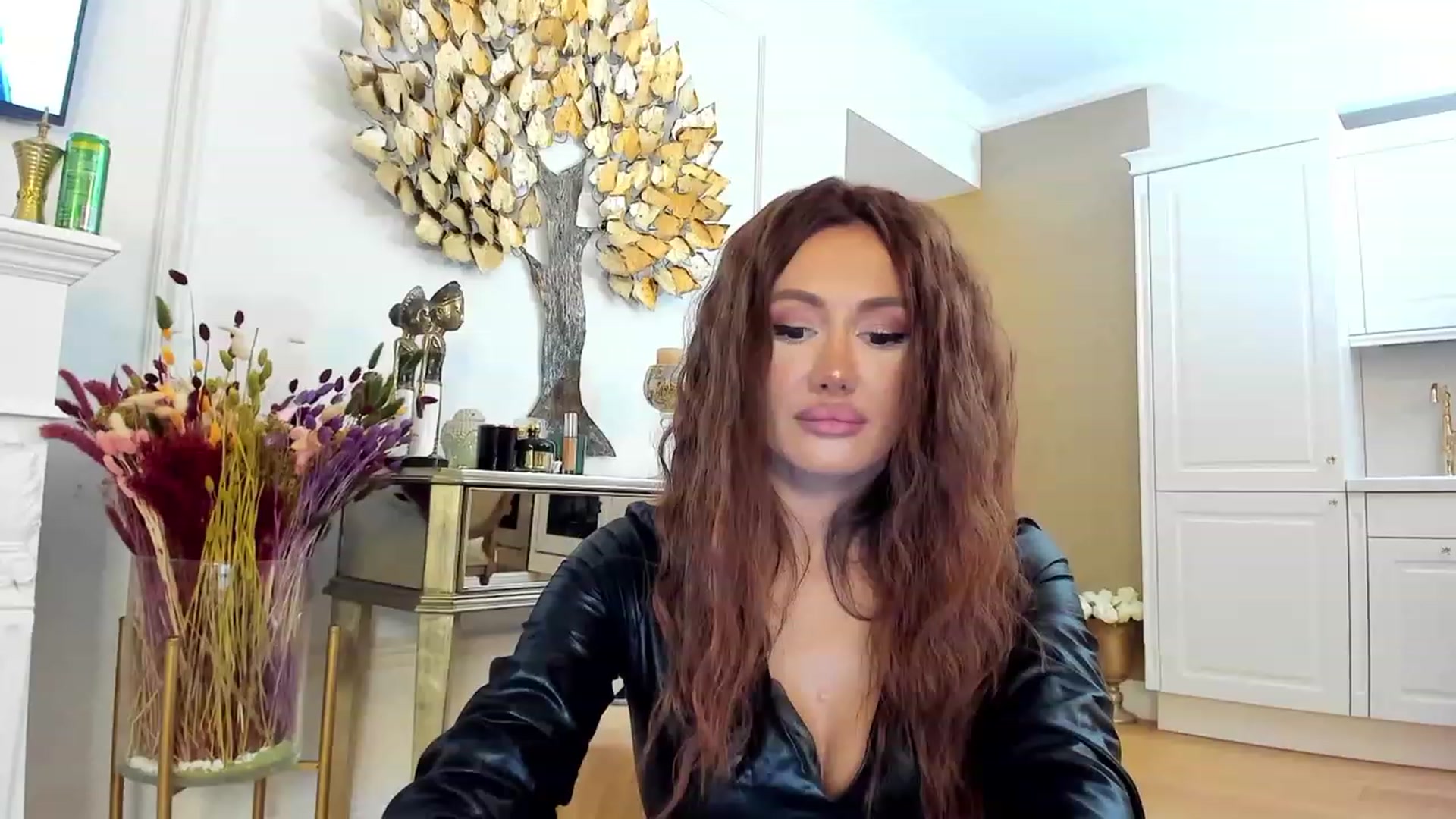 Gallery image thumbnail from QueenMar's myfreecams stream on, 12/22/2022, 21:10 image 18 of 20