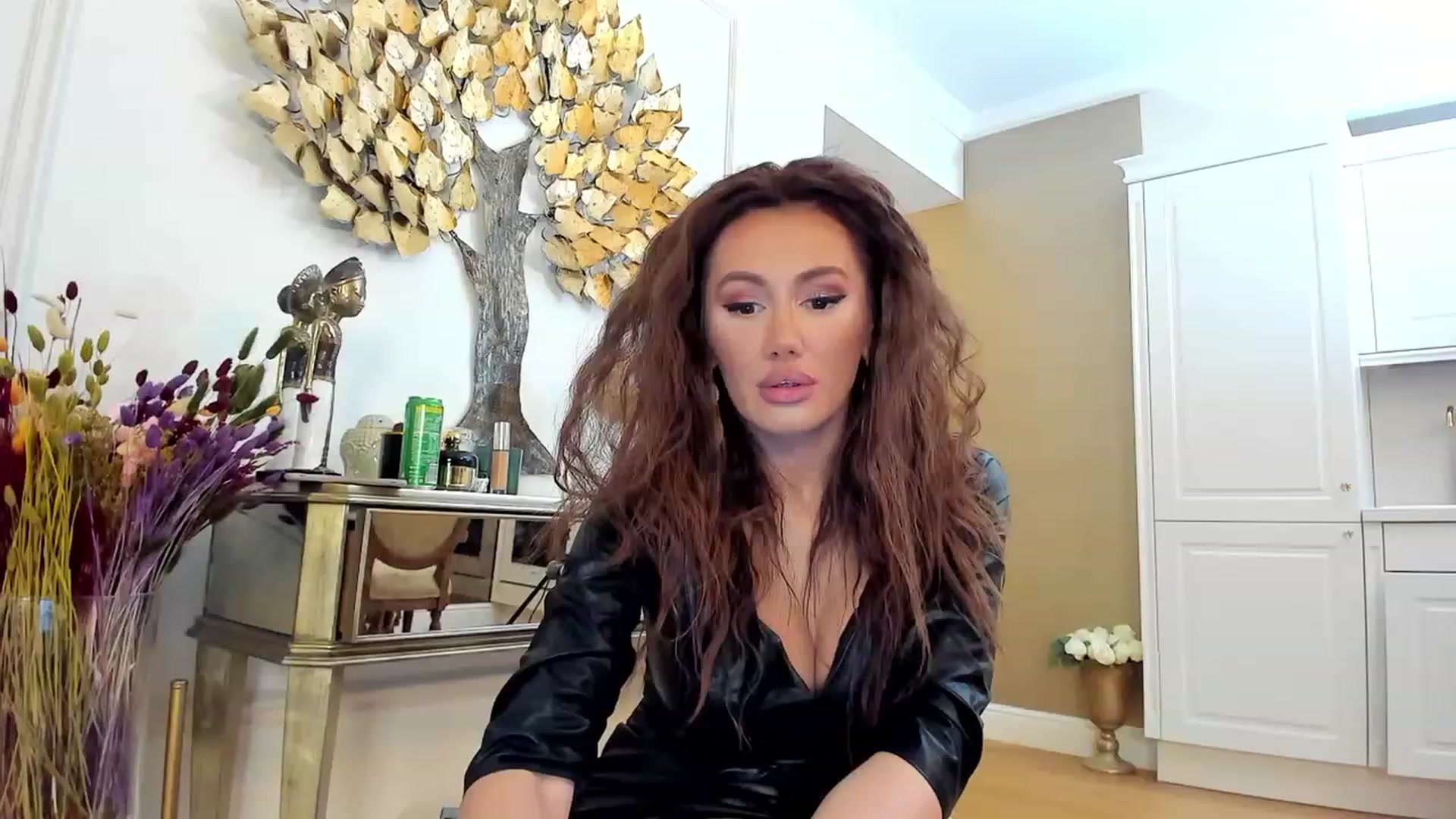 Gallery image thumbnail from QueenMar's myfreecams stream on, 12/22/2022, 23:12 image 19 of 20