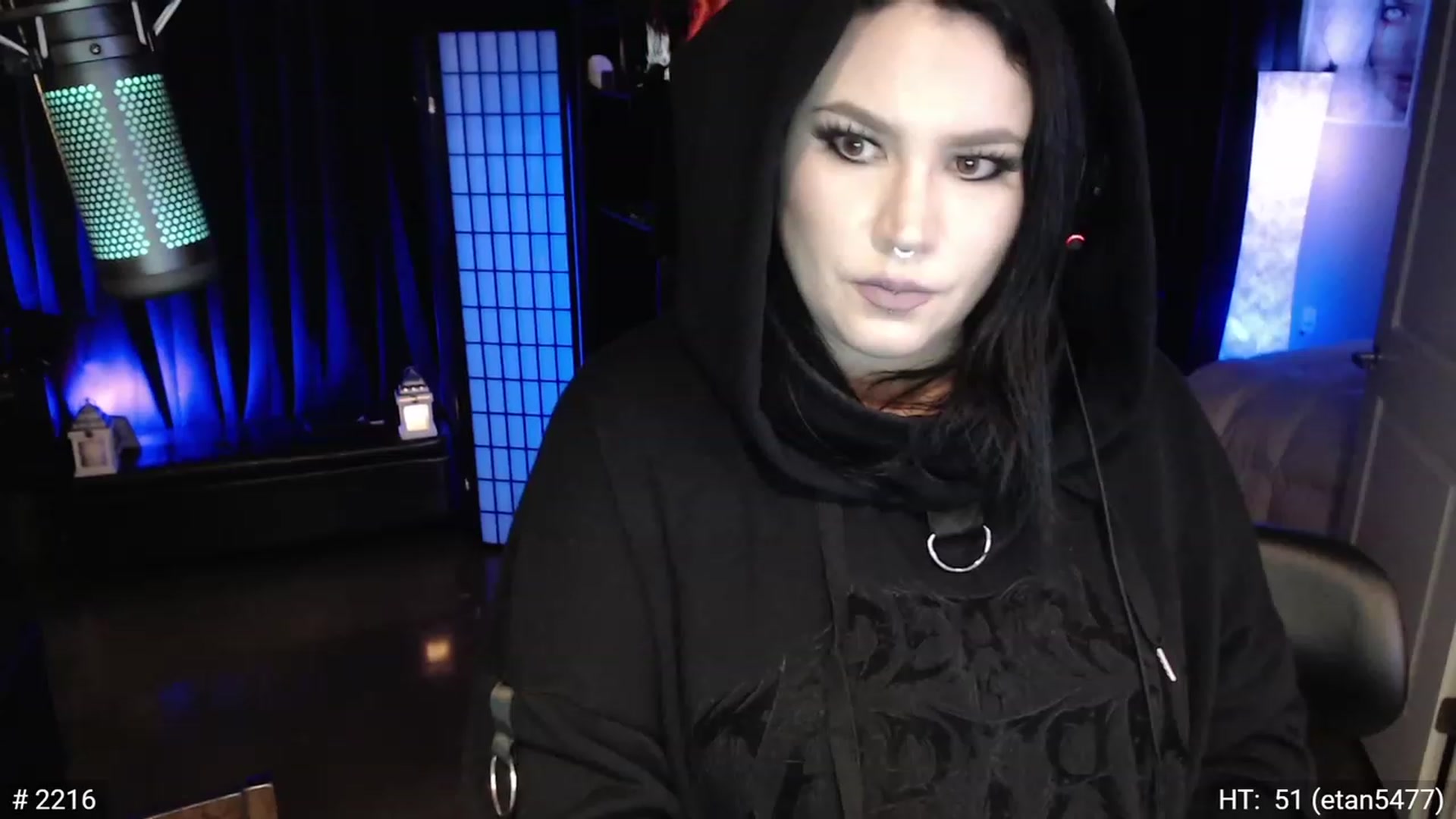 Gallery image thumbnail from QueenOfMetal's myfreecams stream on, 11/16/2022, 11:01 image 15 of 20