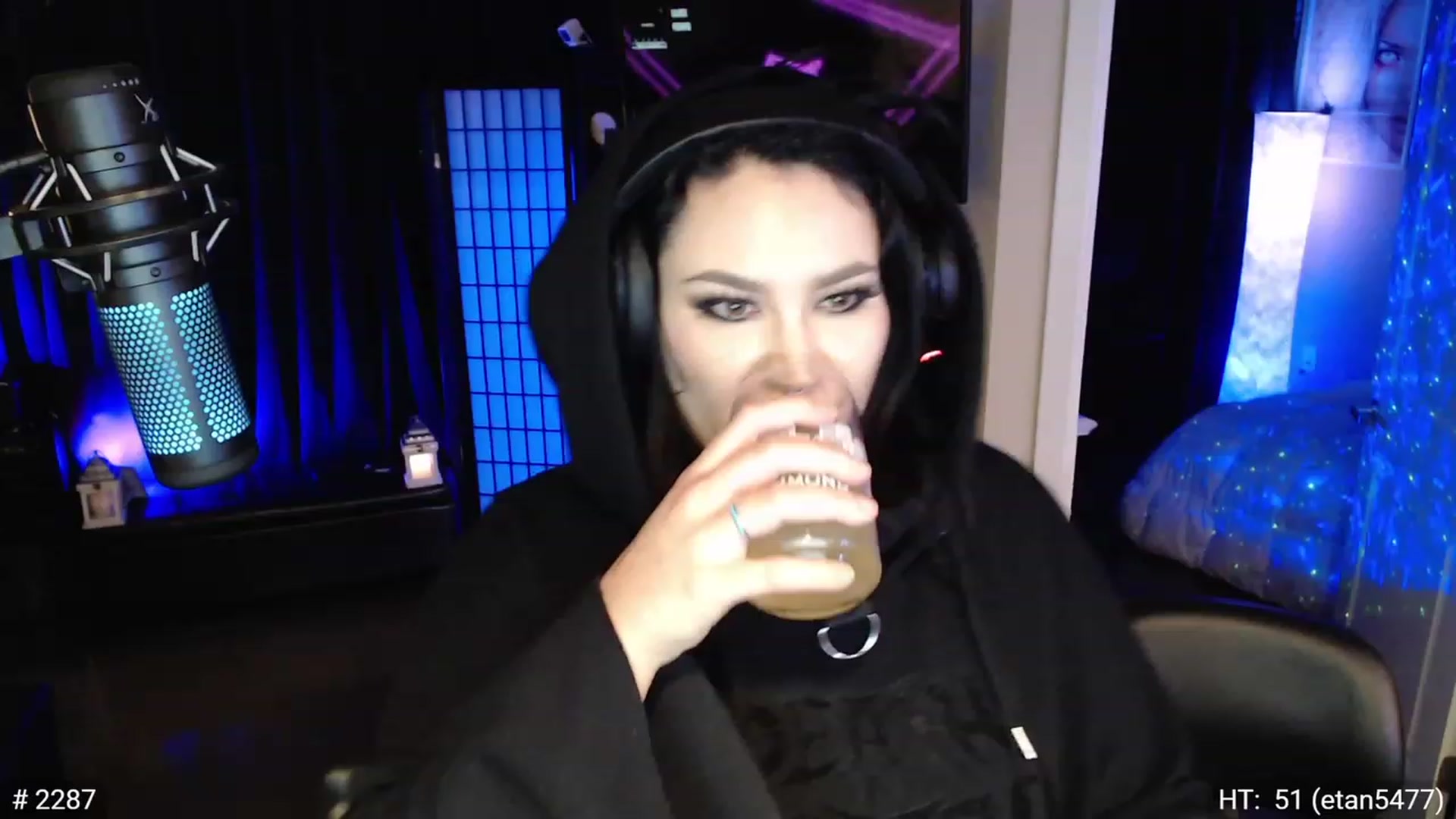 Gallery image thumbnail from QueenOfMetal's myfreecams stream on, 11/16/2022, 11:01 image 4 of 20