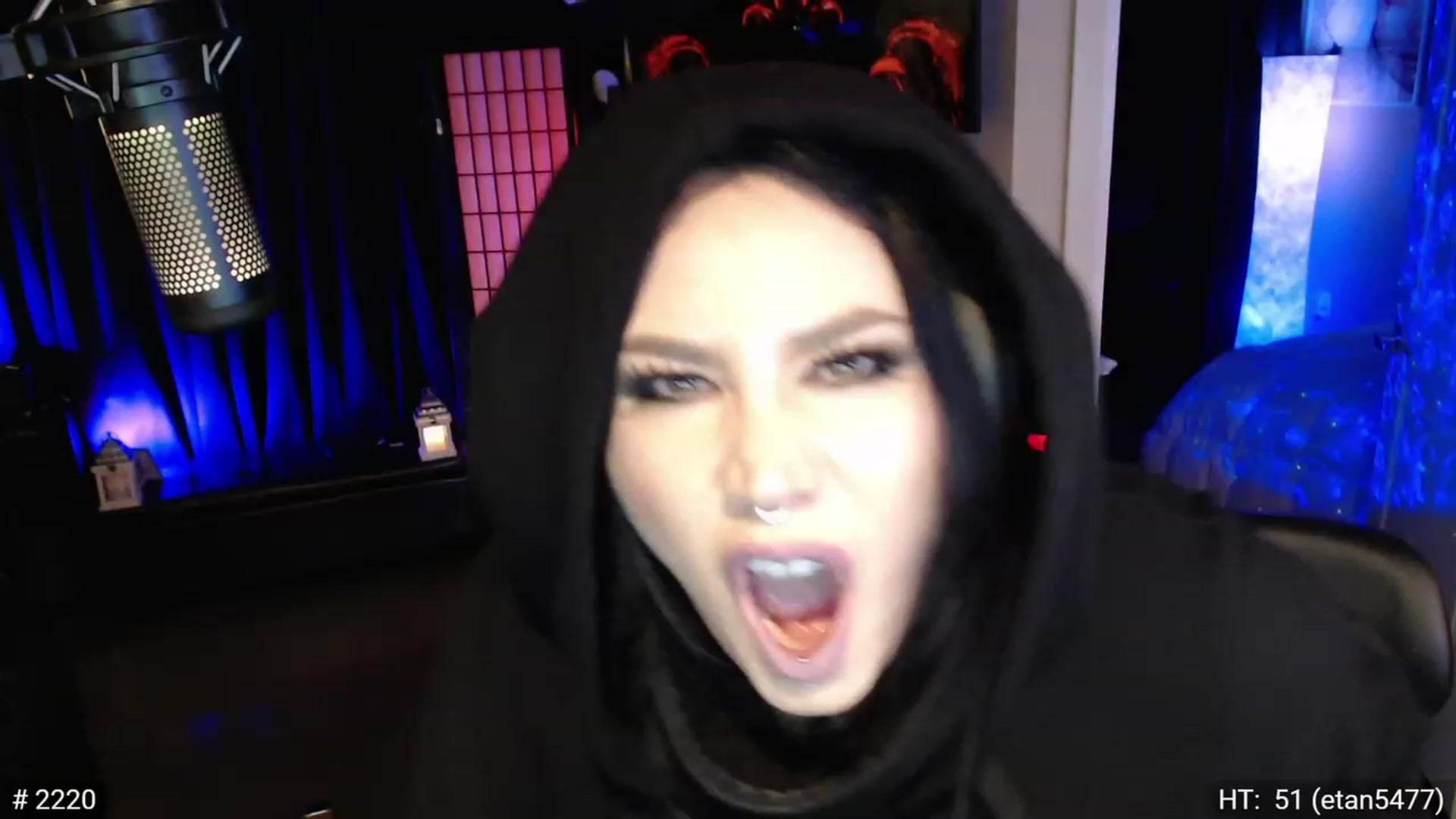 Gallery image thumbnail from QueenOfMetal's myfreecams stream on, 11/16/2022, 11:01 image 11 of 20