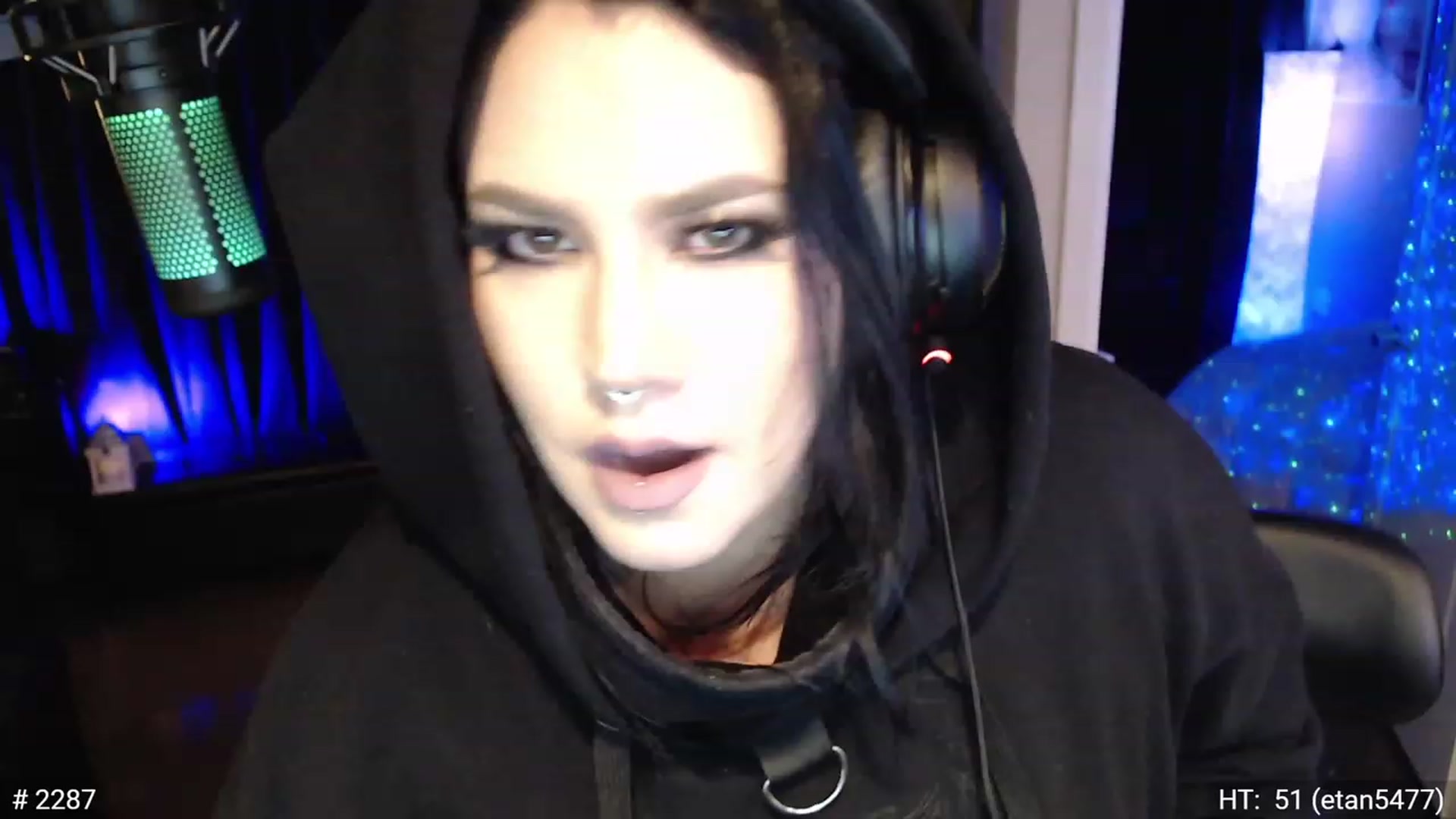 Gallery image thumbnail from QueenOfMetal's myfreecams stream on, 11/16/2022, 11:01 image 5 of 20