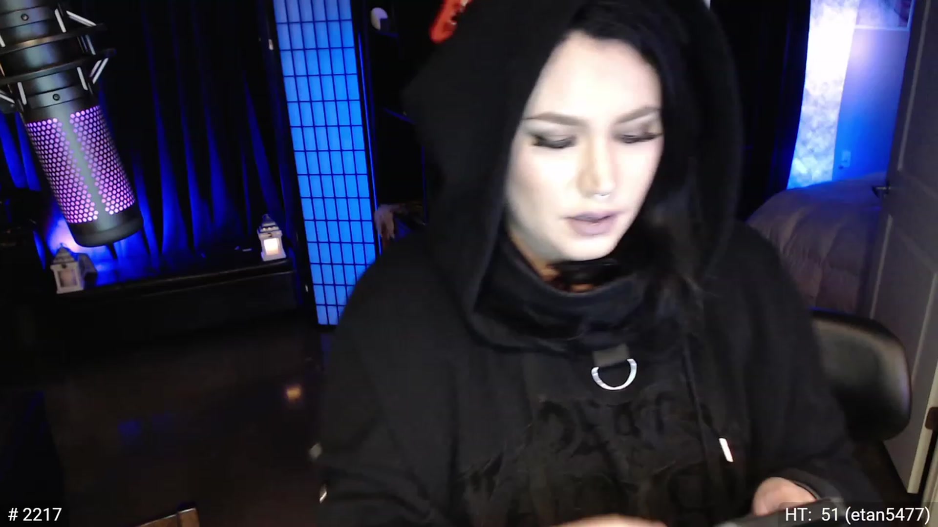 Gallery image thumbnail from QueenOfMetal's myfreecams stream on, 11/16/2022, 11:01 image 18 of 20