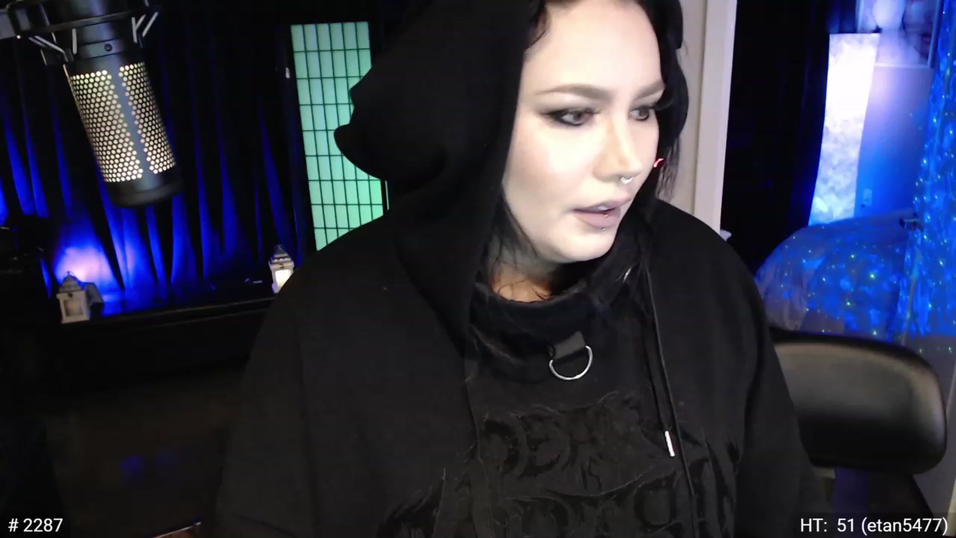Gallery image thumbnail from QueenOfMetal's myfreecams stream on, 11/16/2022, 11:01 image 6 of 20