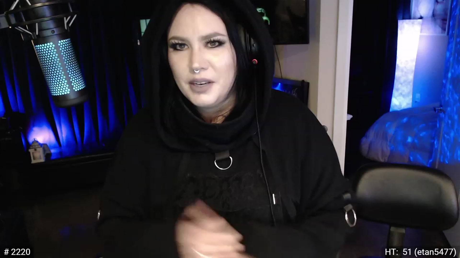 Gallery image thumbnail from QueenOfMetal's myfreecams stream on, 11/16/2022, 11:01 image 9 of 20