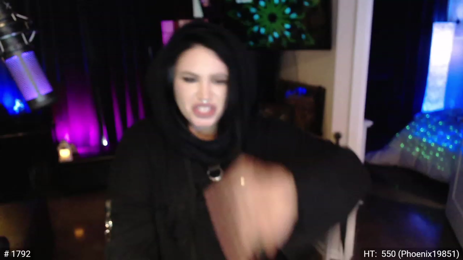 Gallery image thumbnail from QueenOfMetal's myfreecams stream on, 11/17/2022, 15:39 image 4 of 20